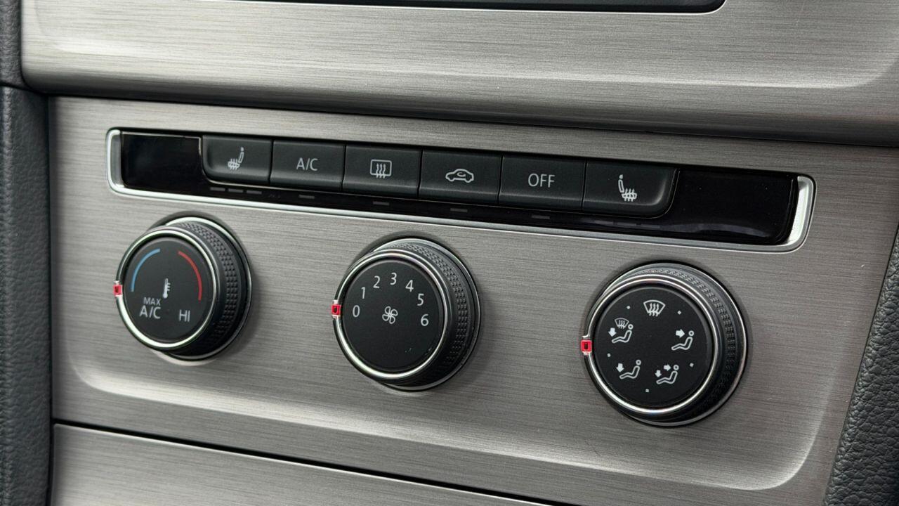 Volkswagen Golf view 21