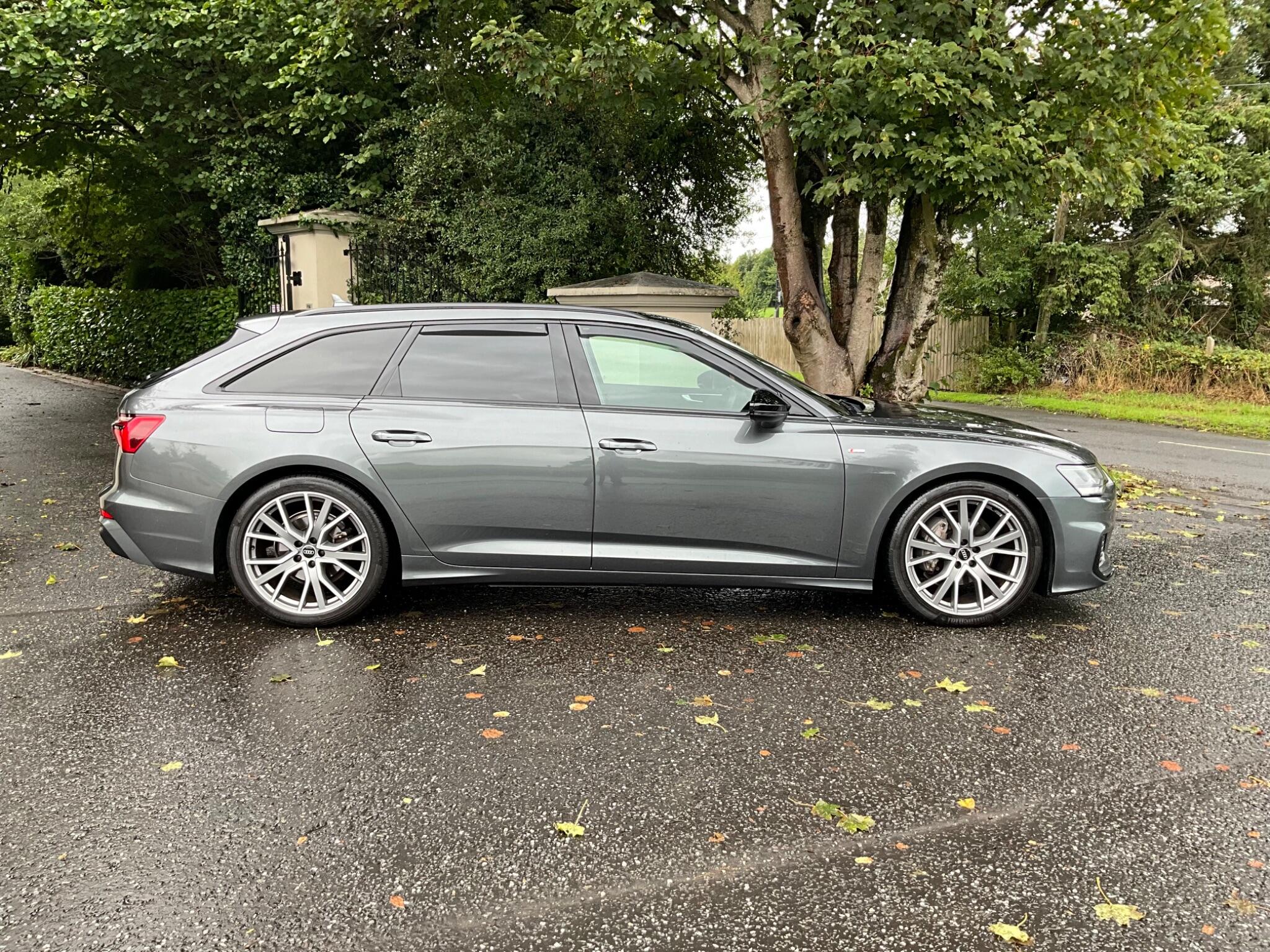 Audi A6 Avant view 4
