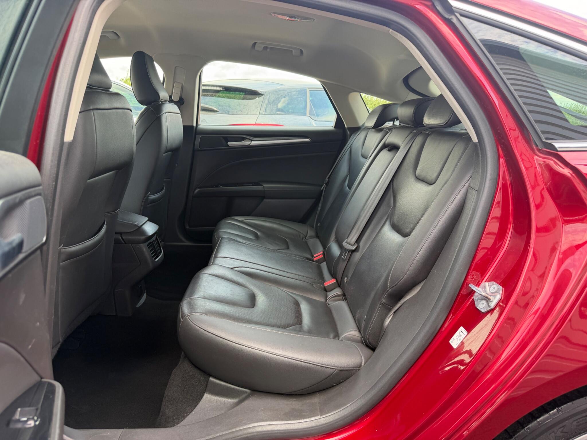 Ford Mondeo view 8