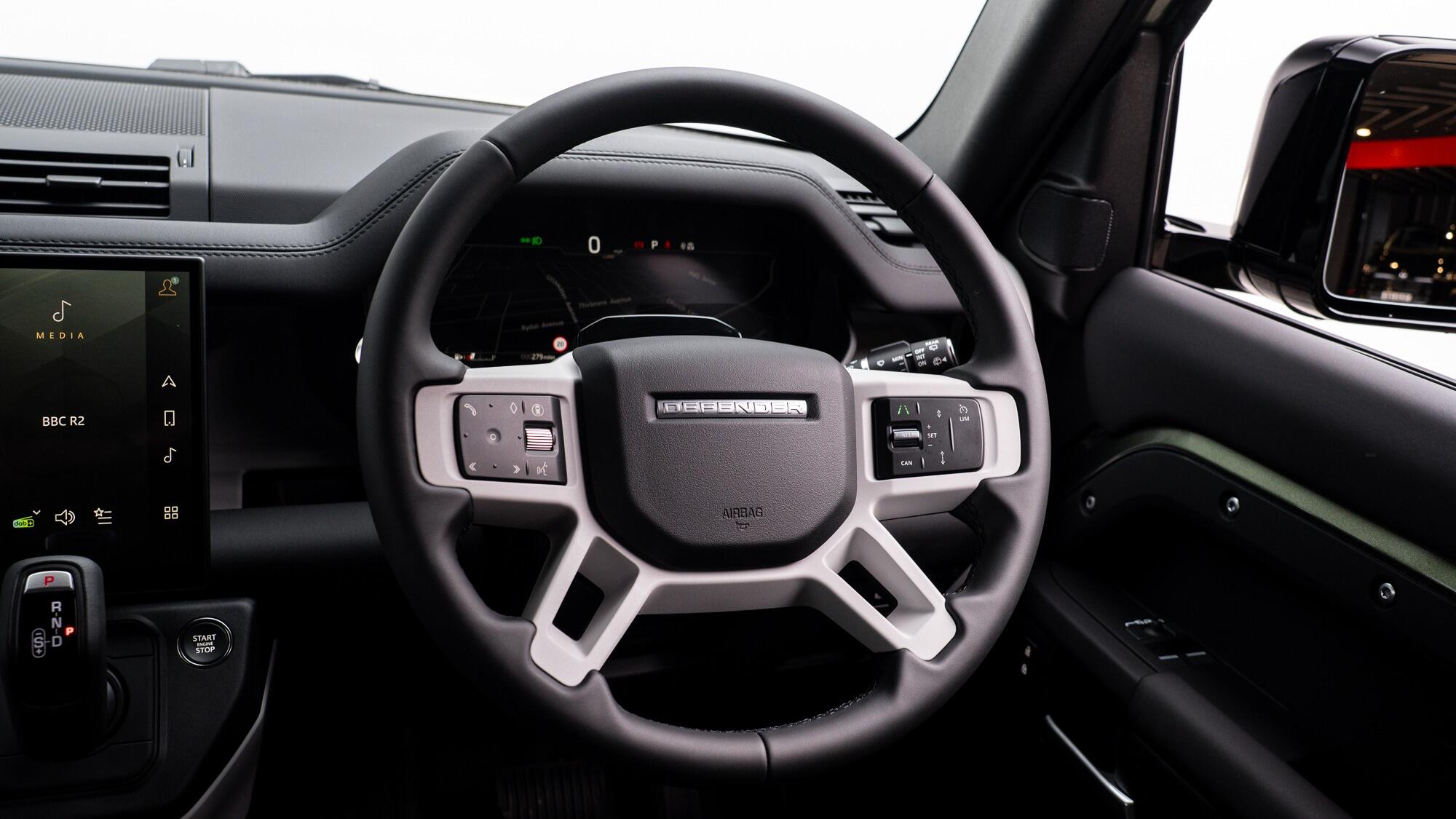 Land Rover Defender 110 view 28