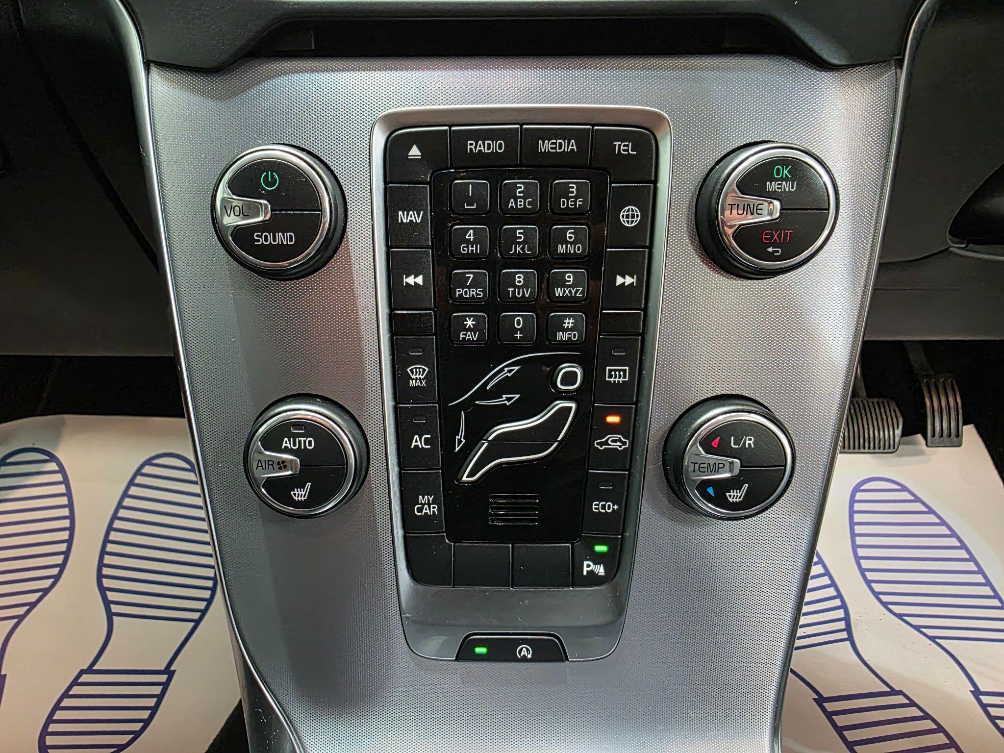 Volvo V40 Cross Country view 9