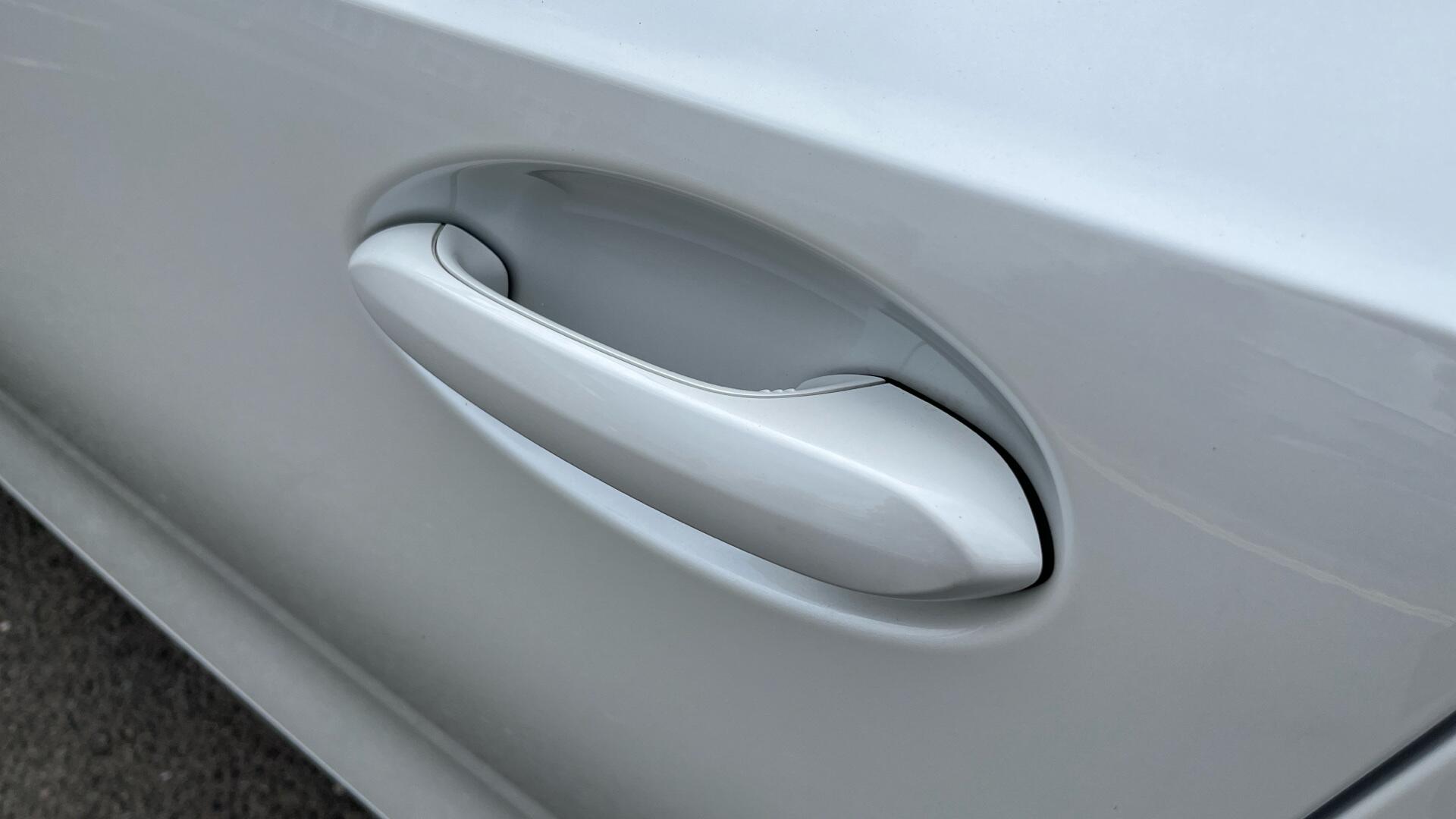 BMW 3 Series view 35