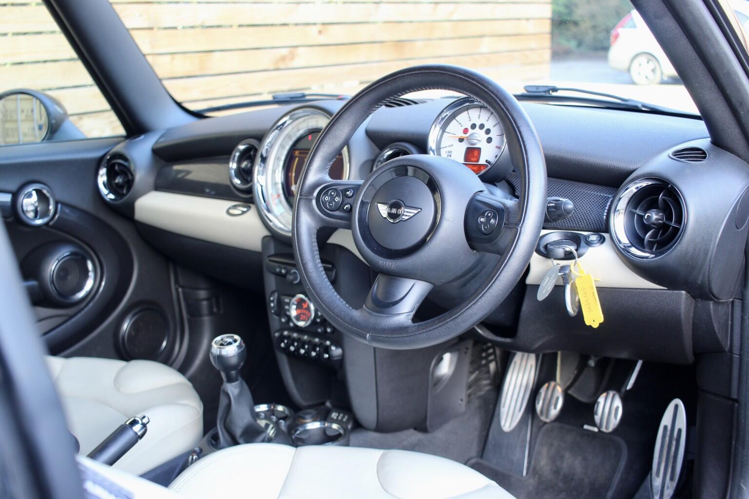Mini Hatch view 7