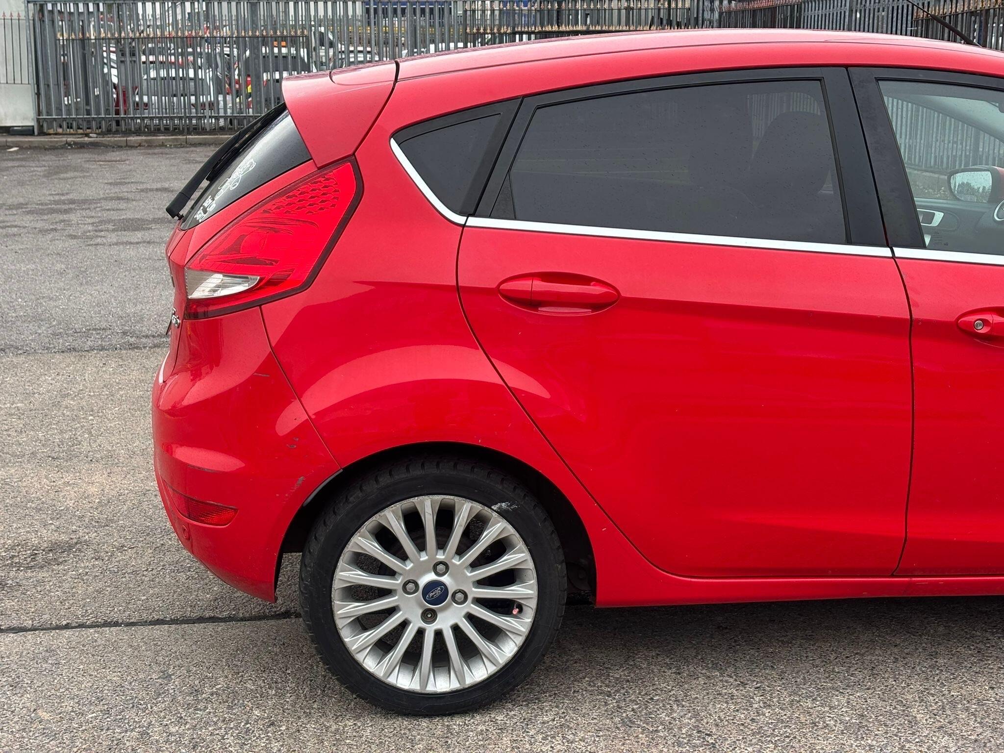 Ford Fiesta view 43