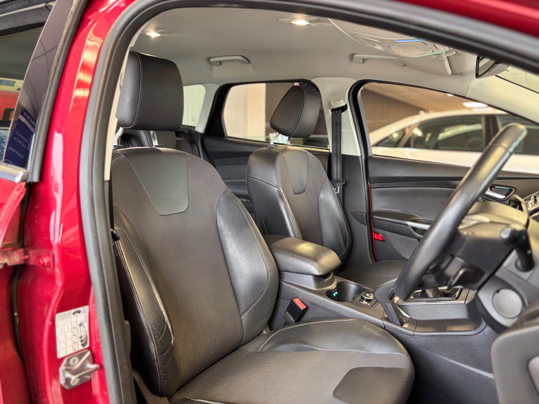 Ford Focus view 11