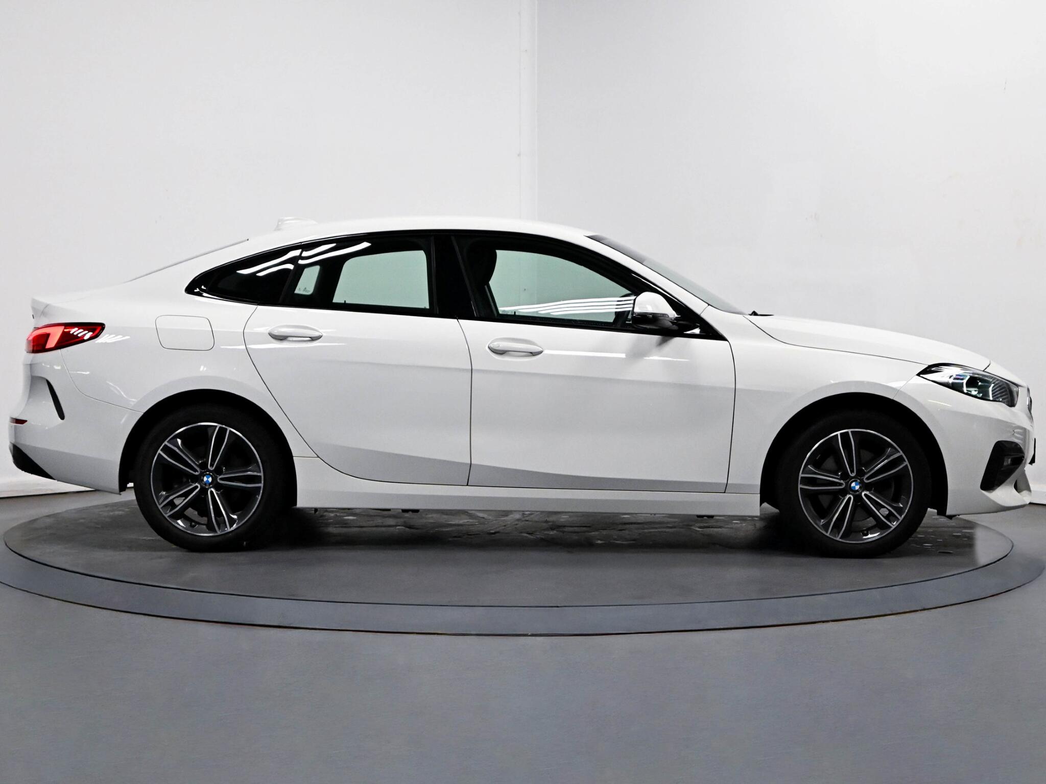 BMW 2 Series view 18