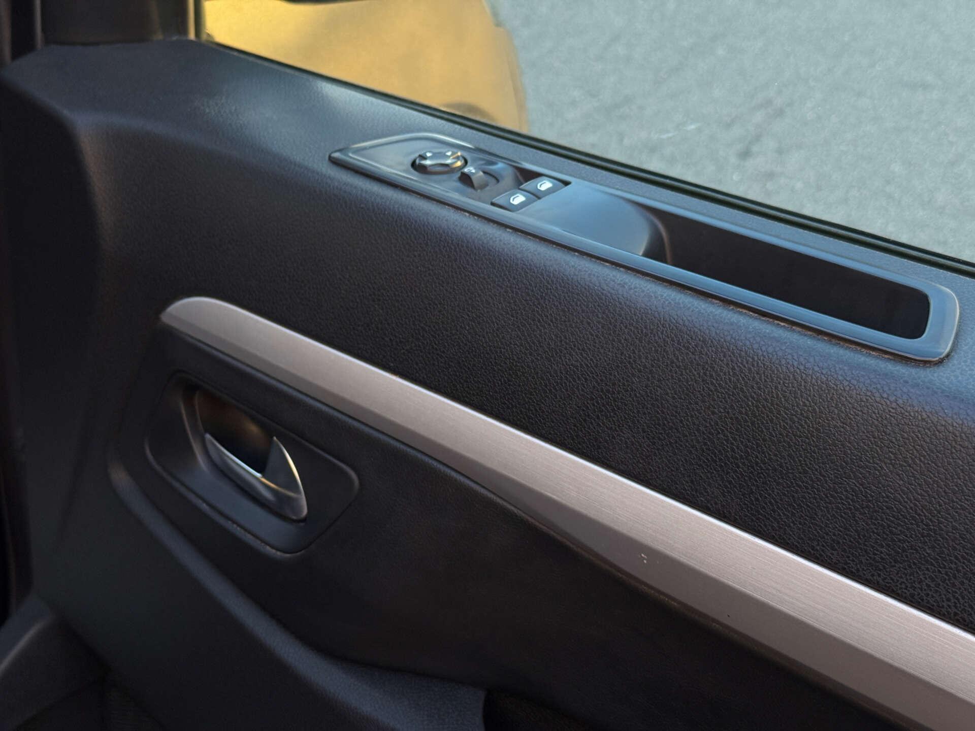 Peugeot Traveller view 20