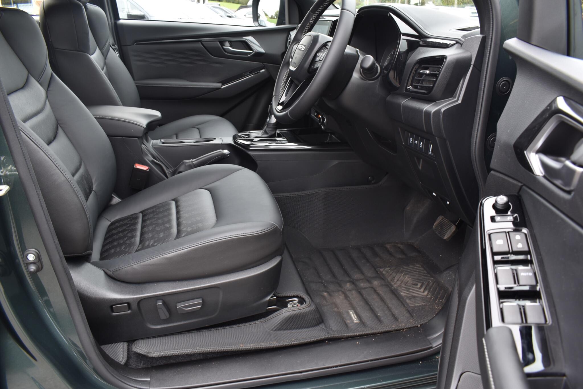 D-Max - 1.9 TD V-Cross Huntsman Auto 4WD Euro 6 - Image 25