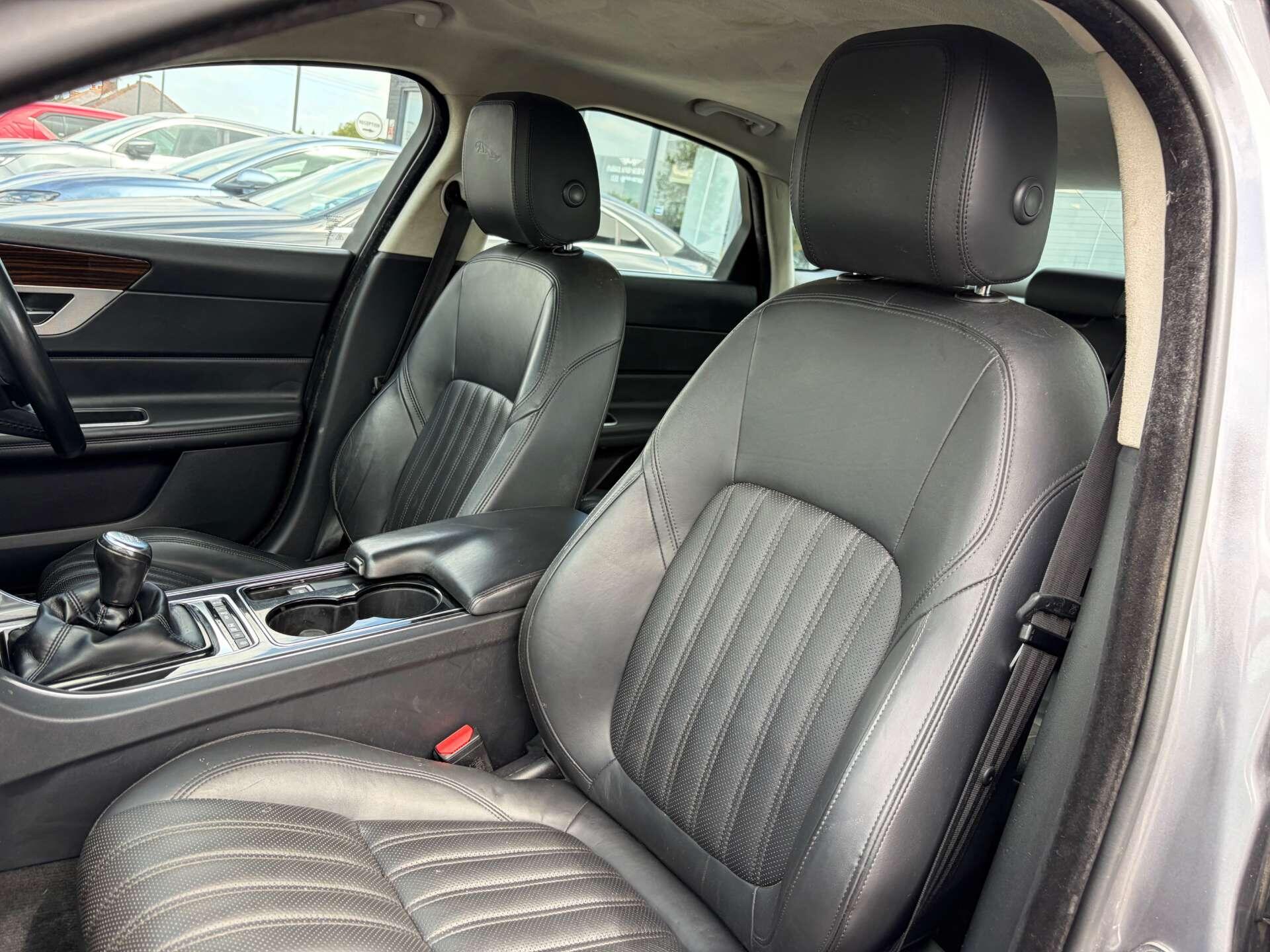 Jaguar XF view 17