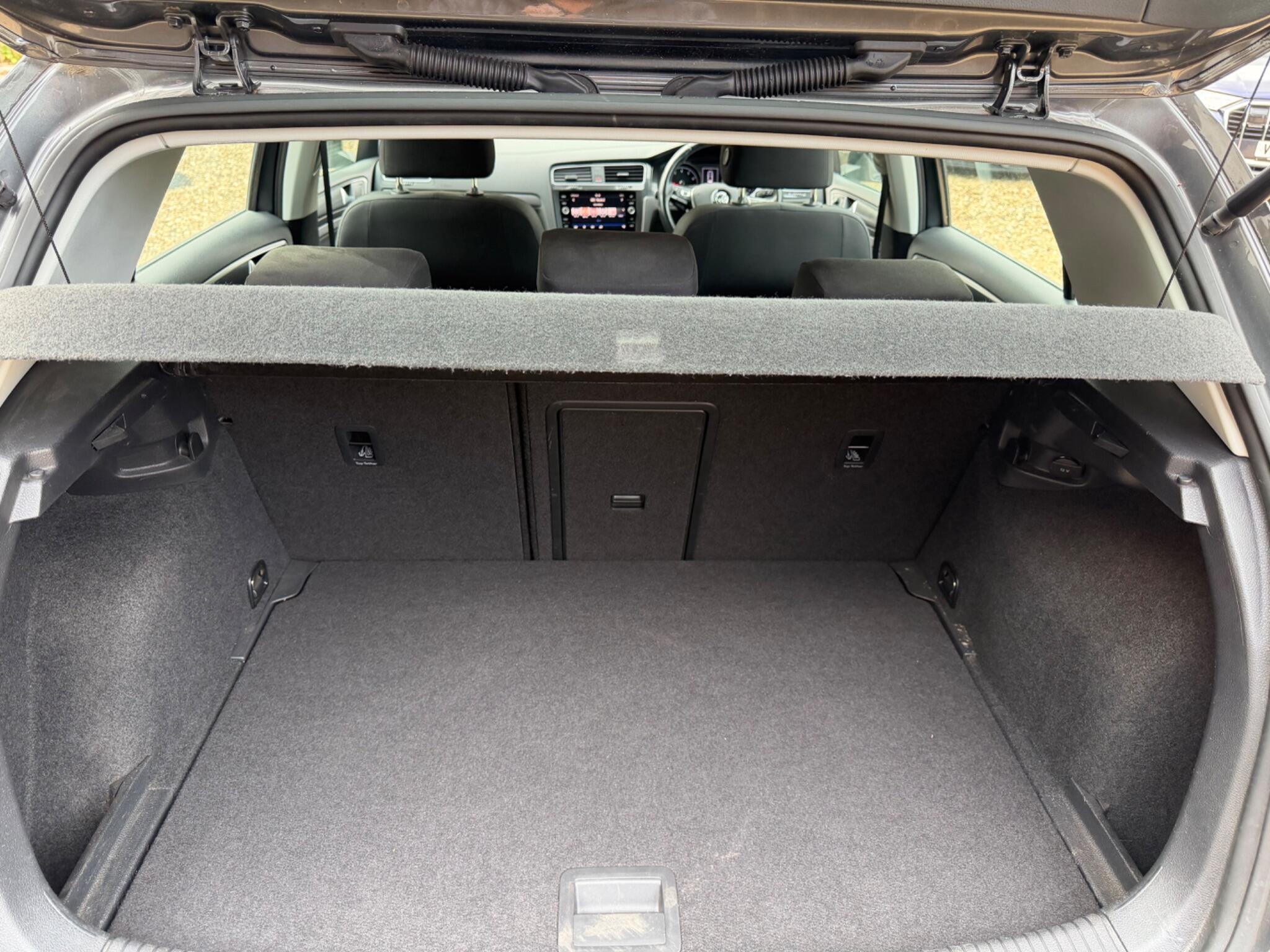 Volkswagen Golf view 6