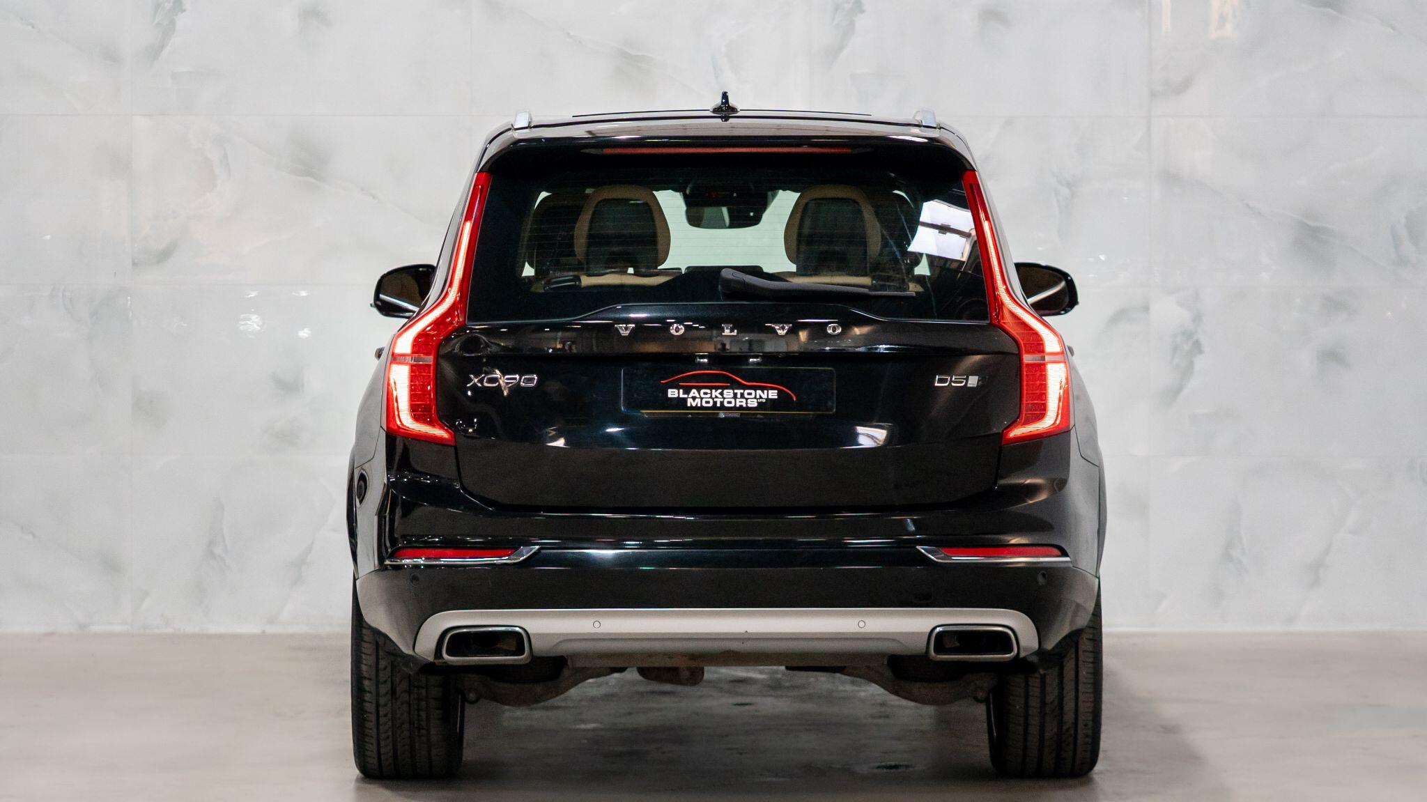 Volvo XC90 view 8
