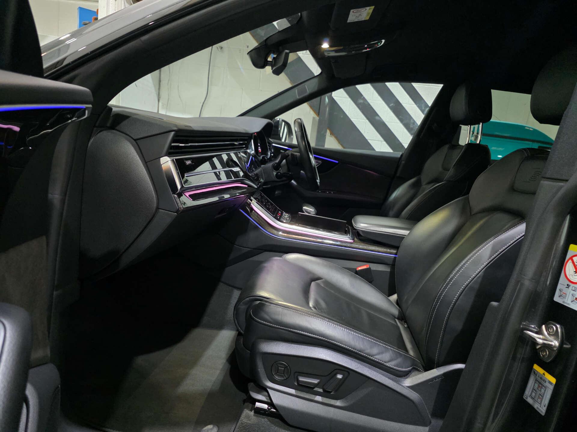 Audi Q8 view 24