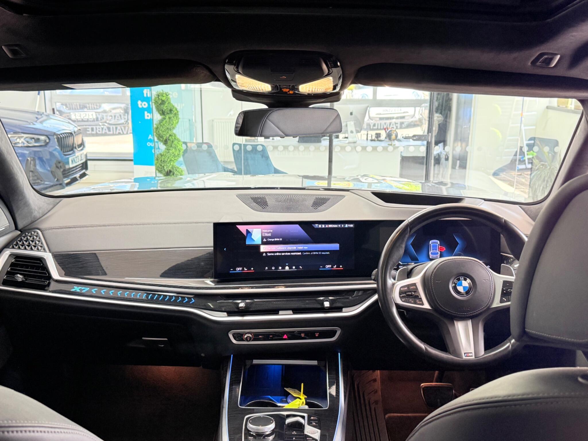 BMW X7 view 5