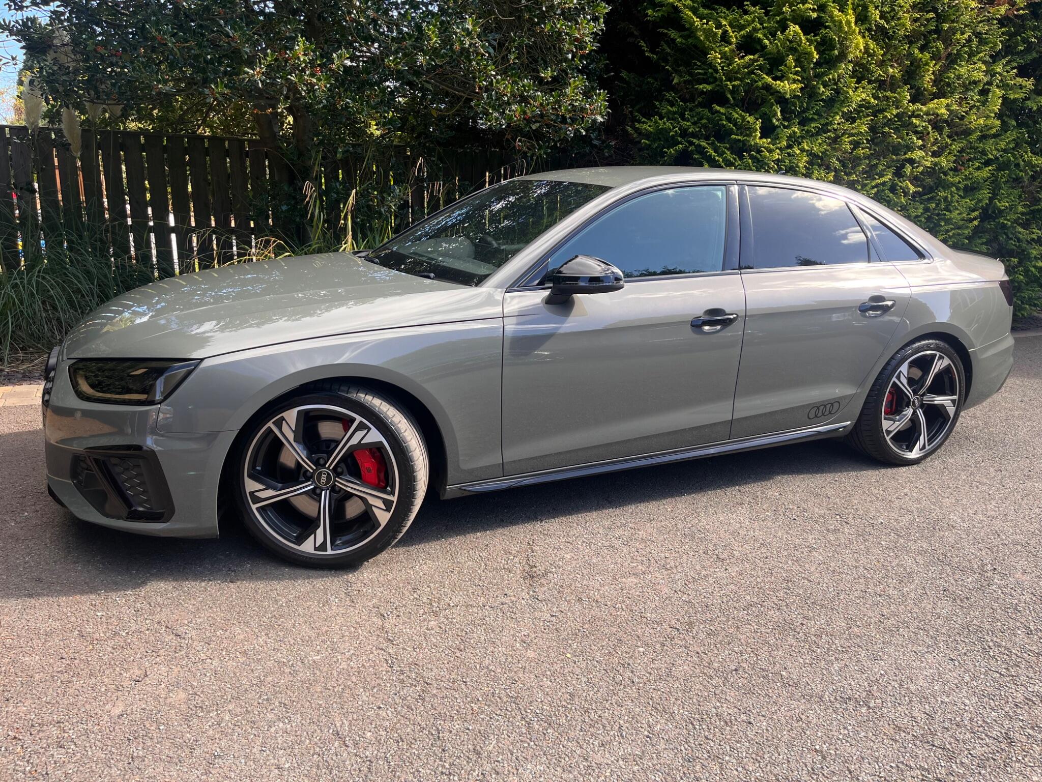 Audi S4 view 4