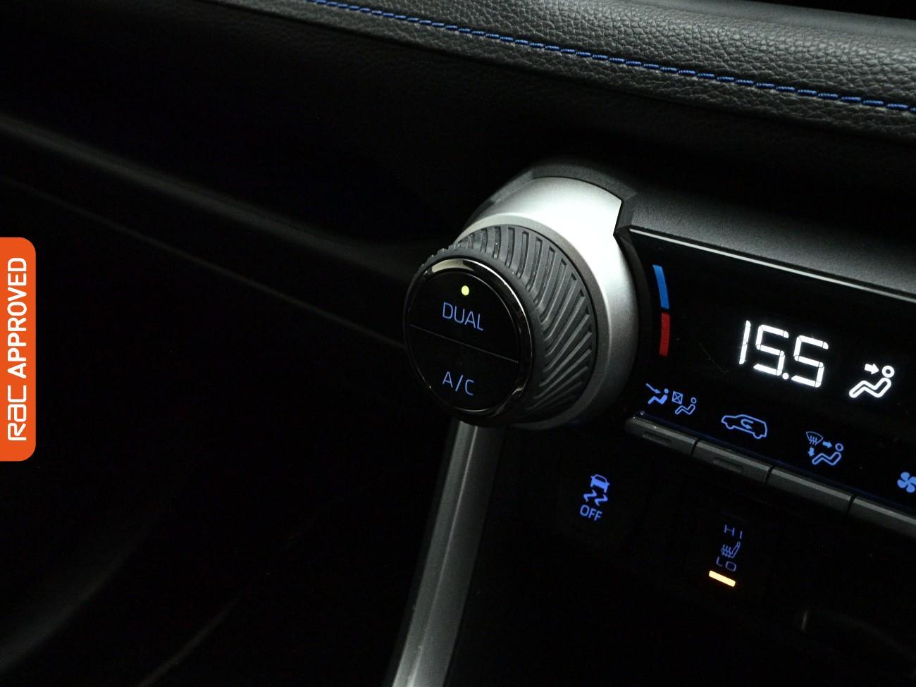 Toyota RAV4 view 16