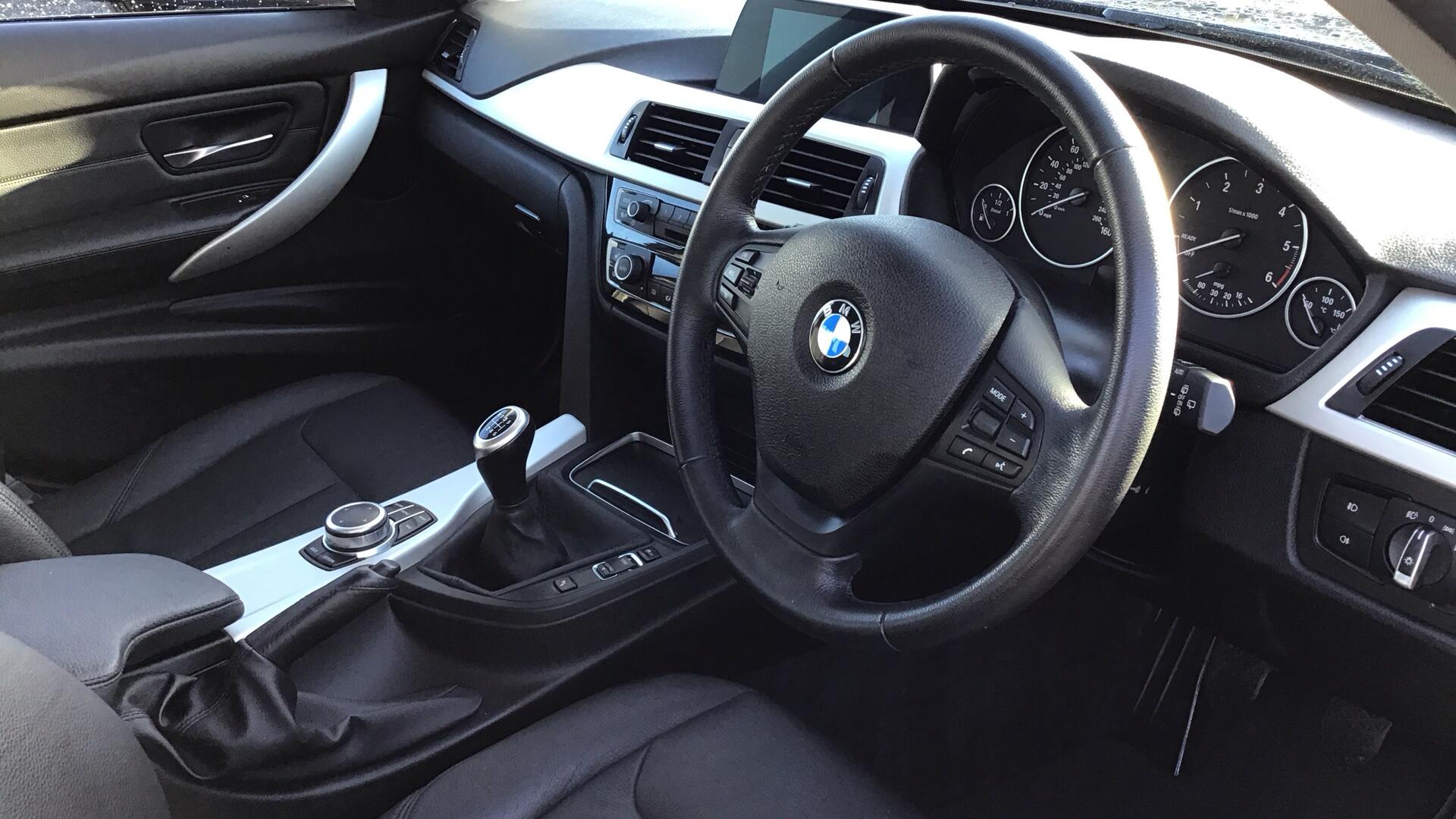 BMW 3 Series view 6