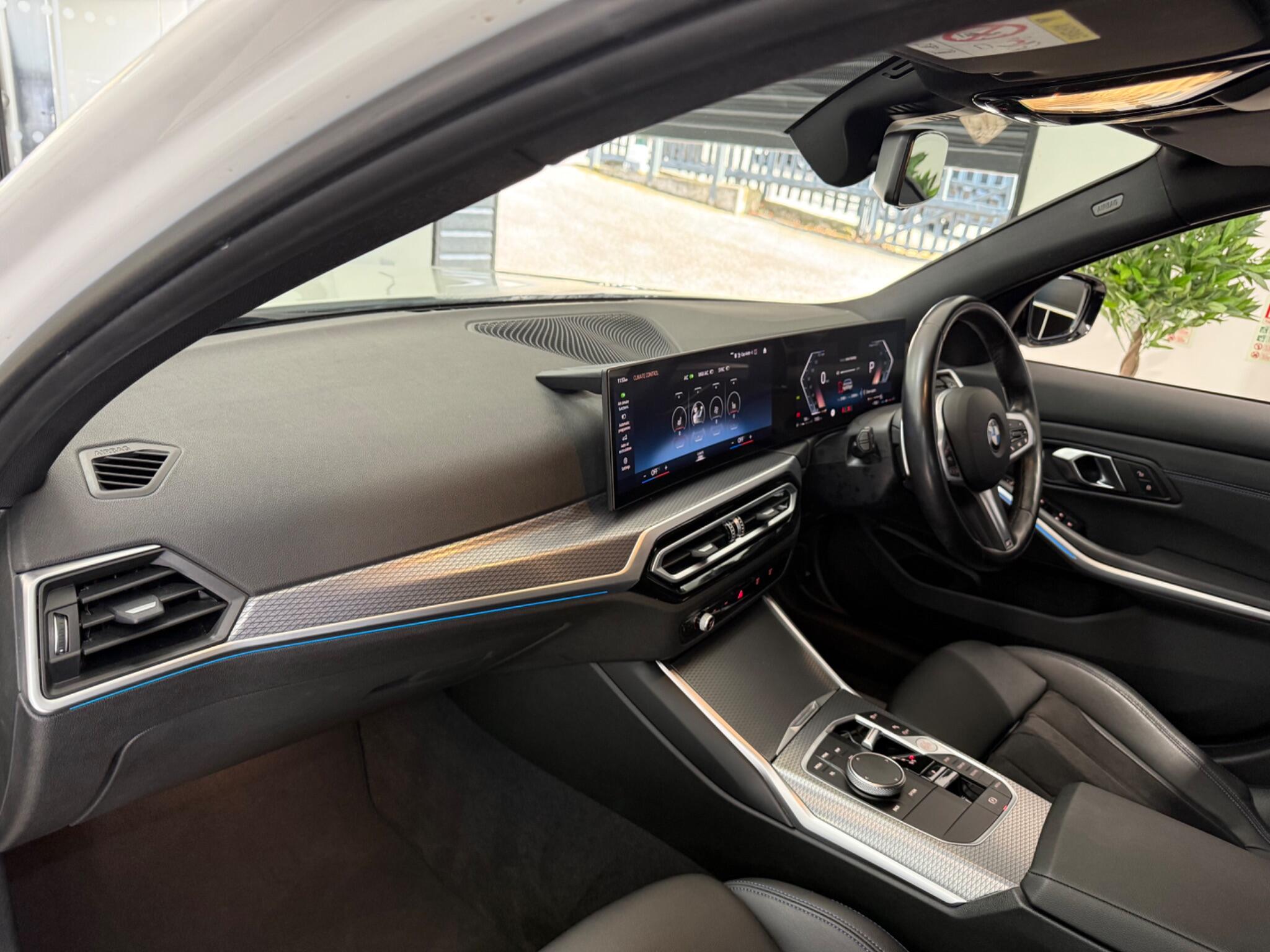 BMW 3 Series view 40