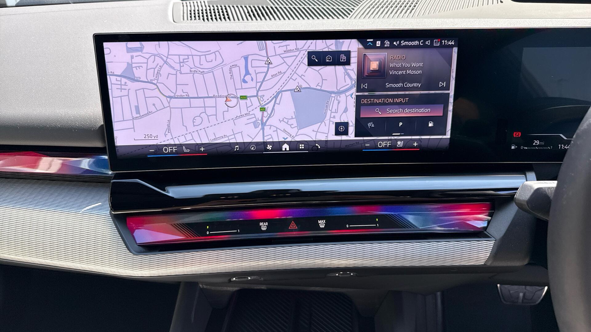 BMW 5 Series view 8