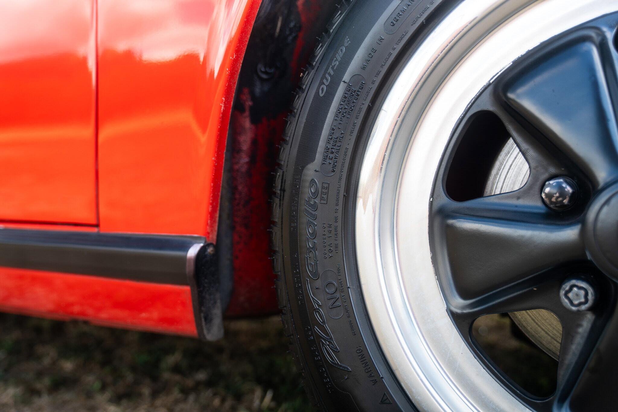Porsche 911 view 19