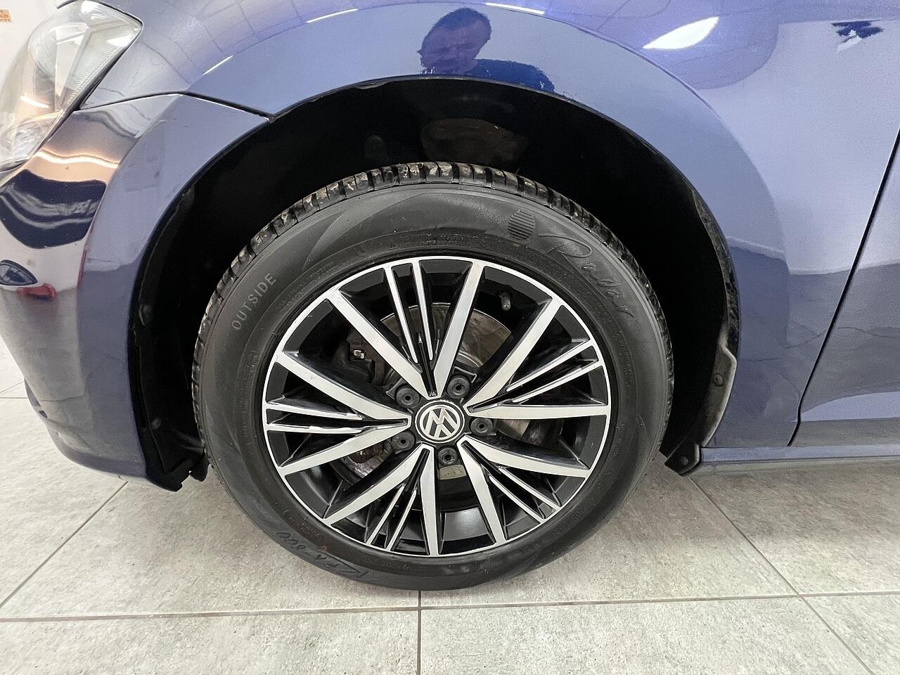 Volkswagen Golf view 20