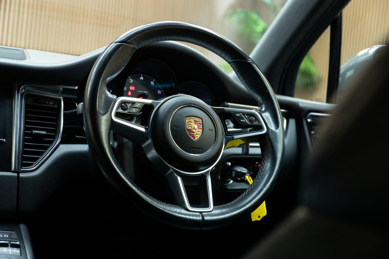 Porsche Macan view 19