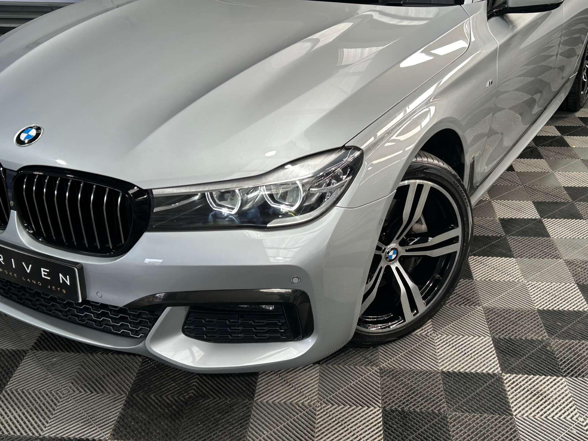 BMW 7 Series view 5