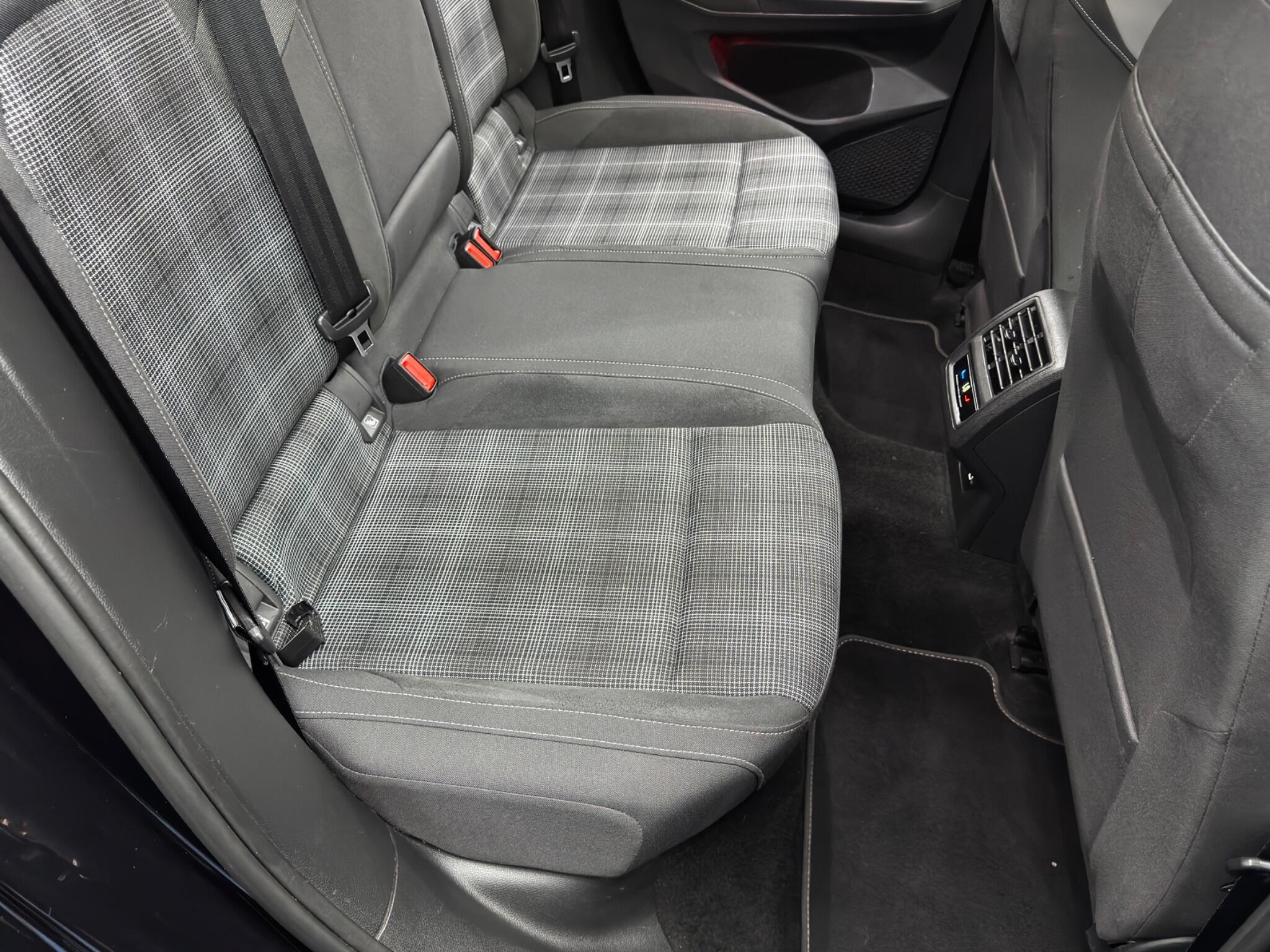 Volkswagen Golf view 16