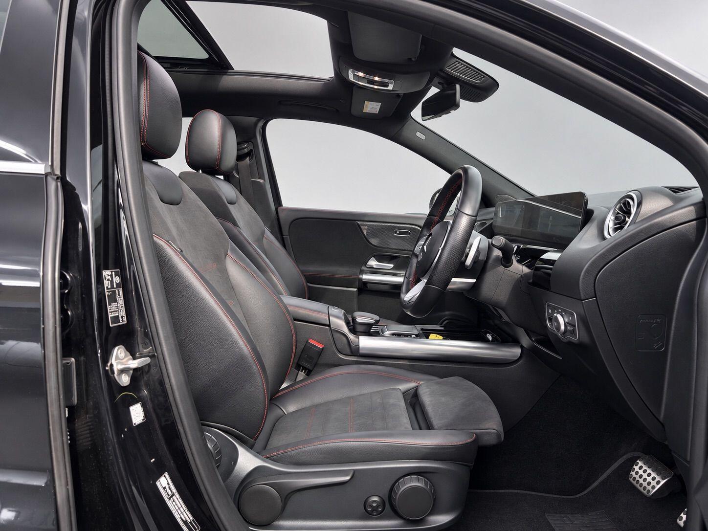 Mercedes-Benz GLA view 17