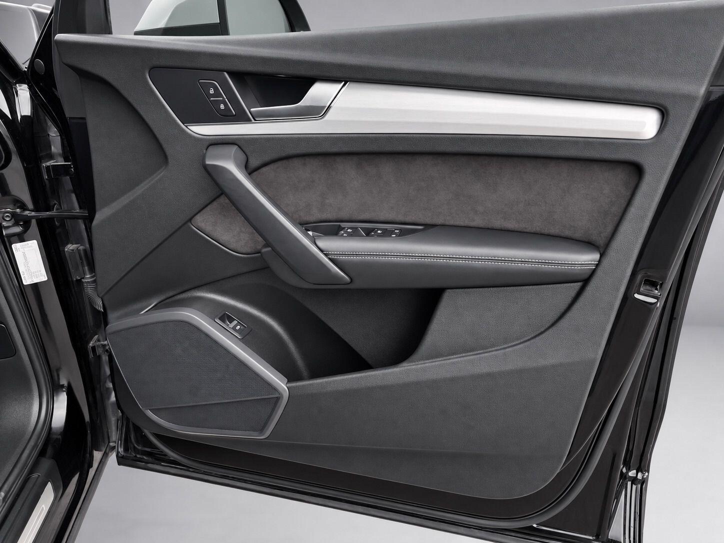 Audi SQ5 view 17