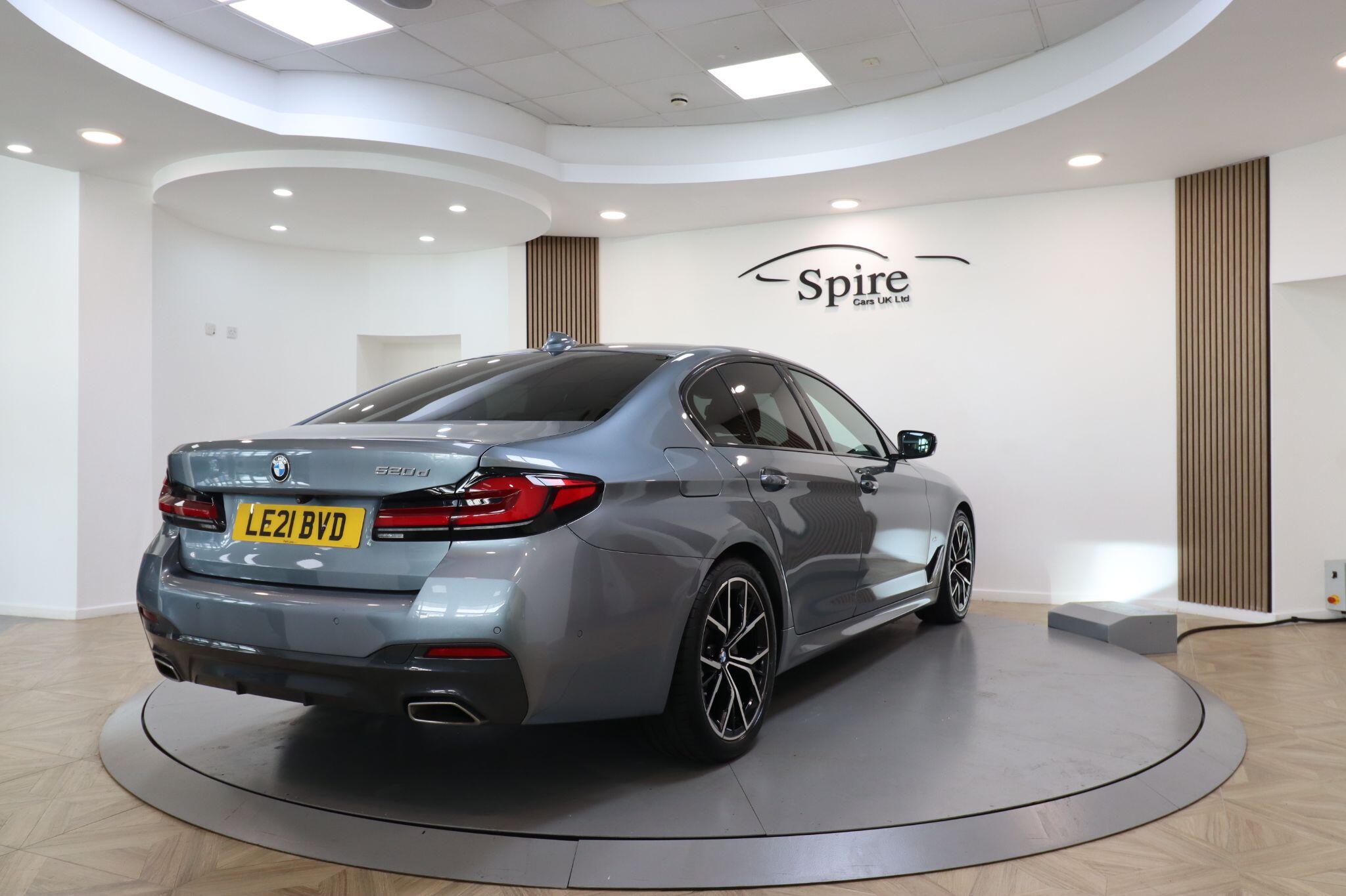 BMW 5 Series view 6