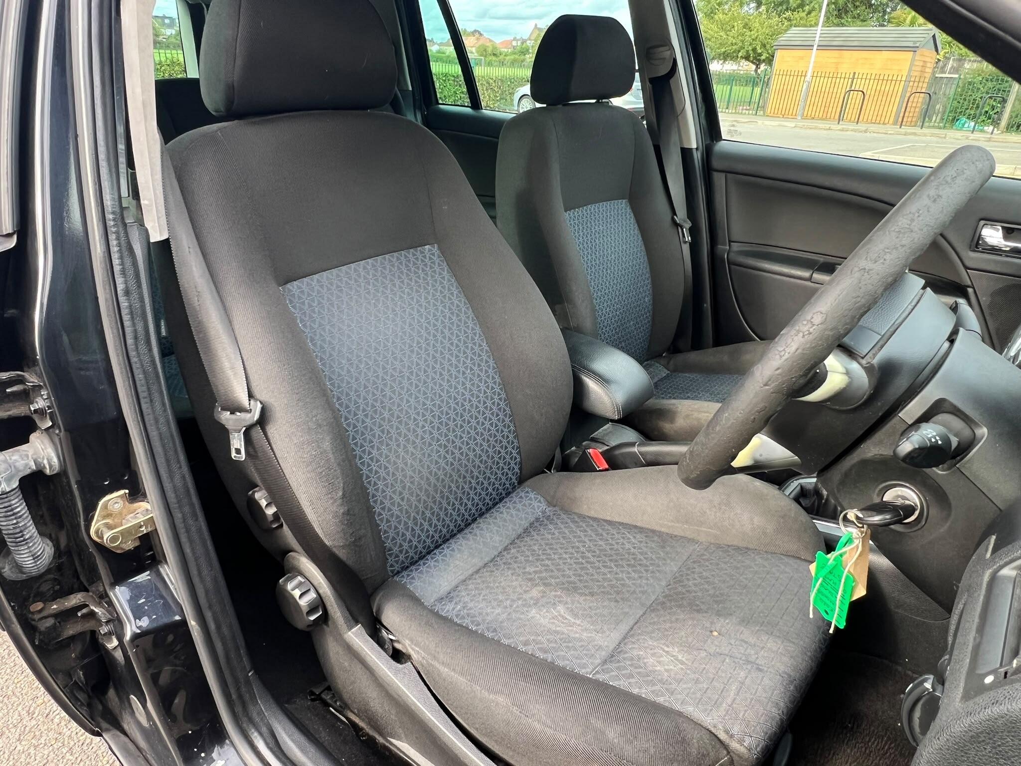 Ford Mondeo view 16