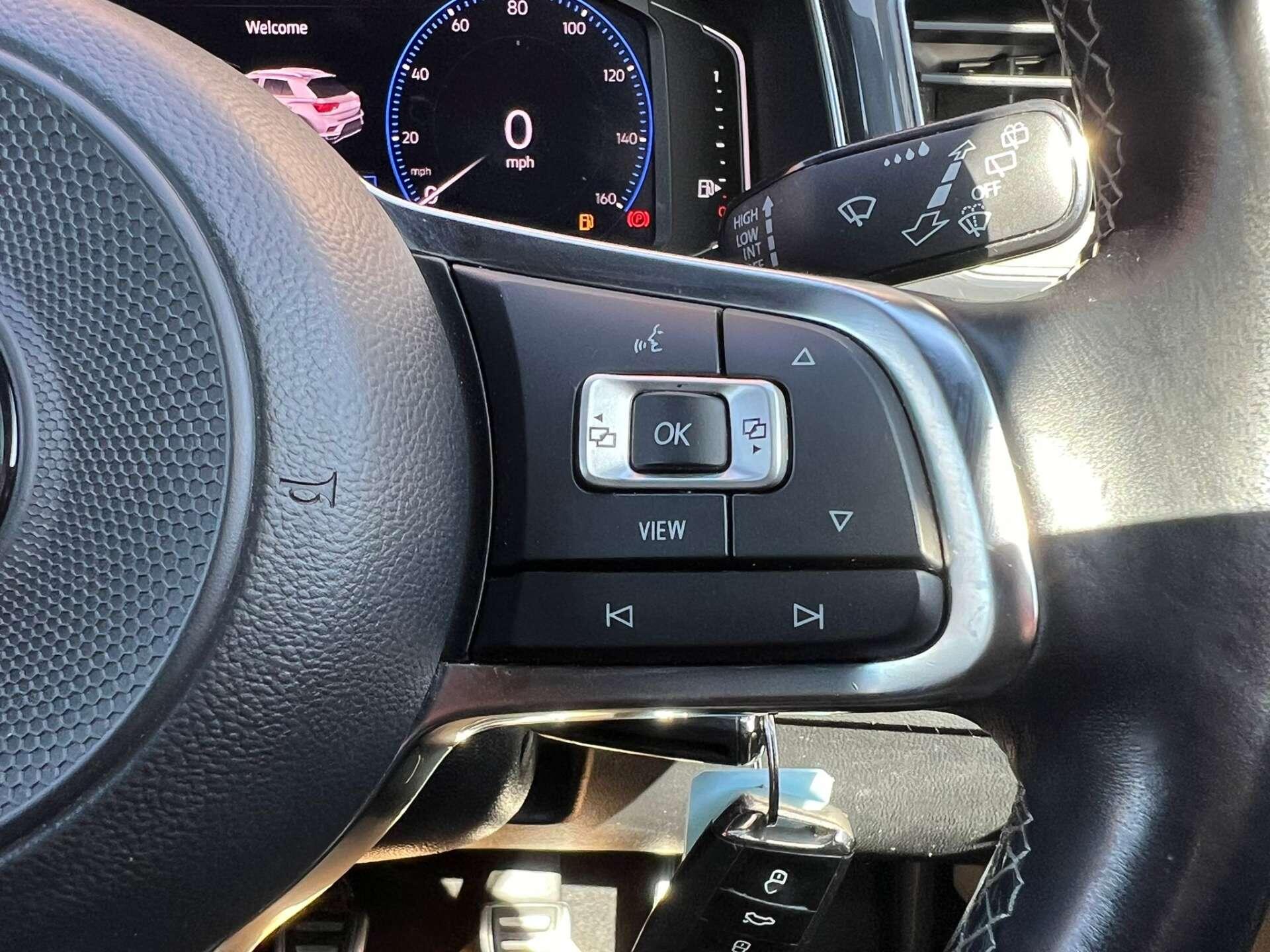 Volkswagen T-Roc view 59
