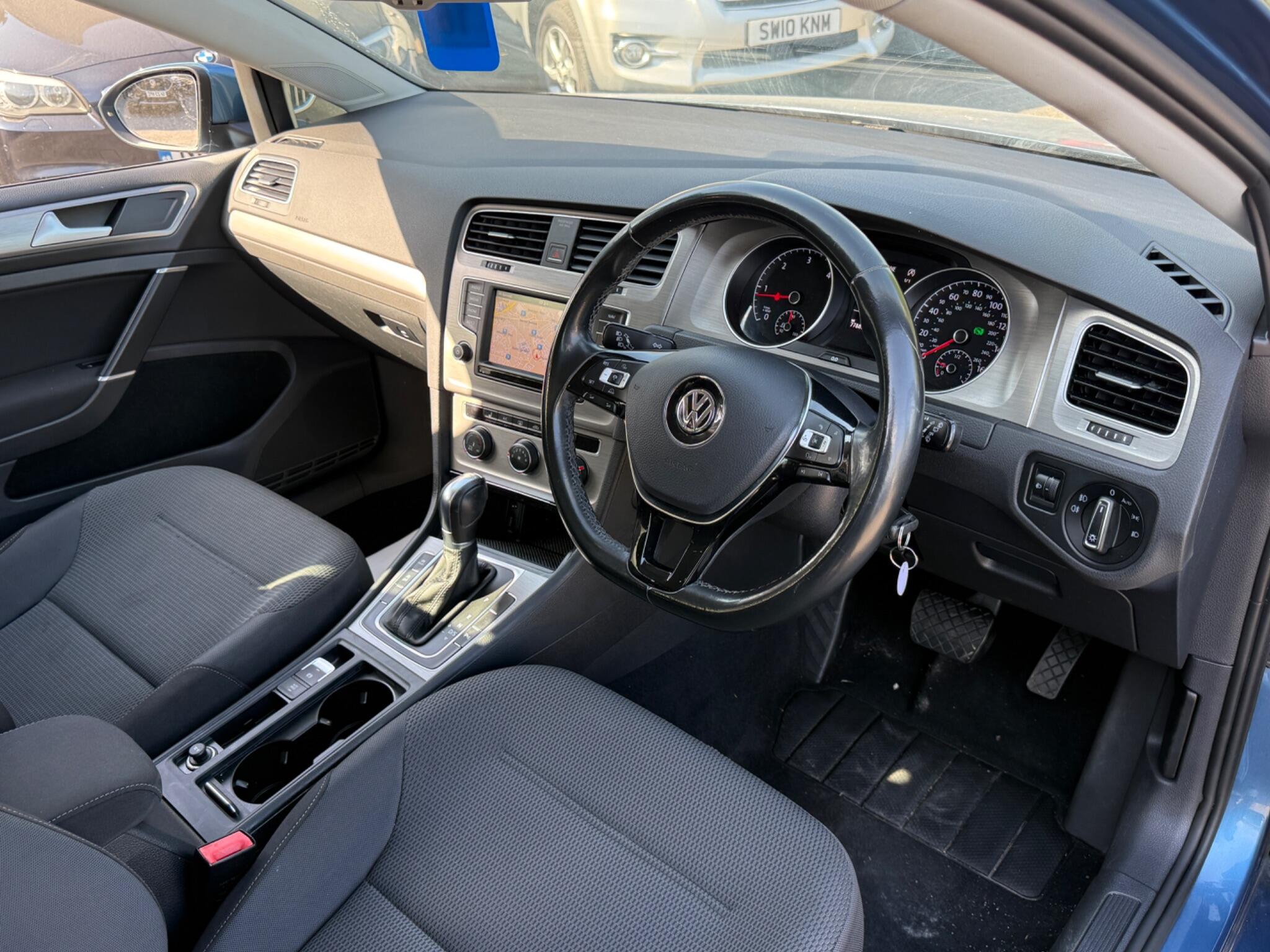 Volkswagen Golf - Image 28