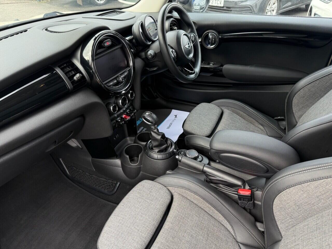 Mini Hatch view 15