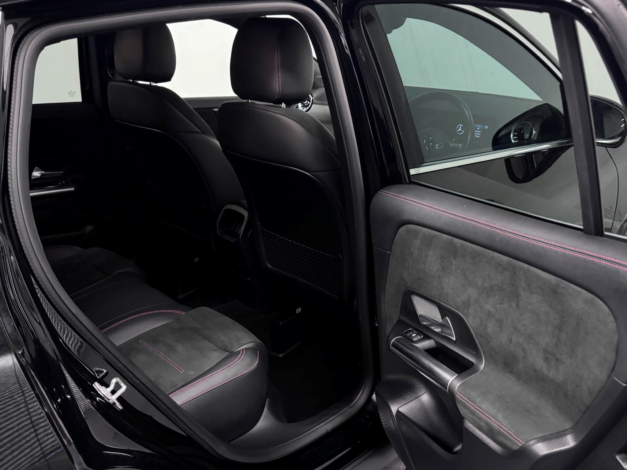 Mercedes-Benz Gla view 26