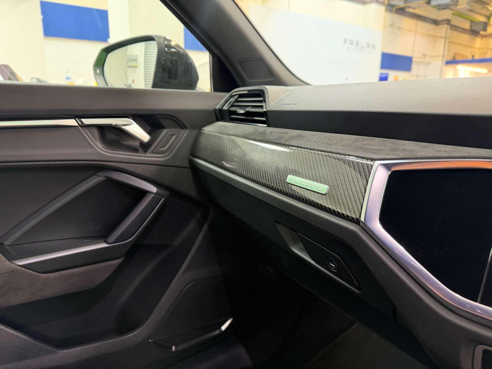 Audi RS Q3 view 52