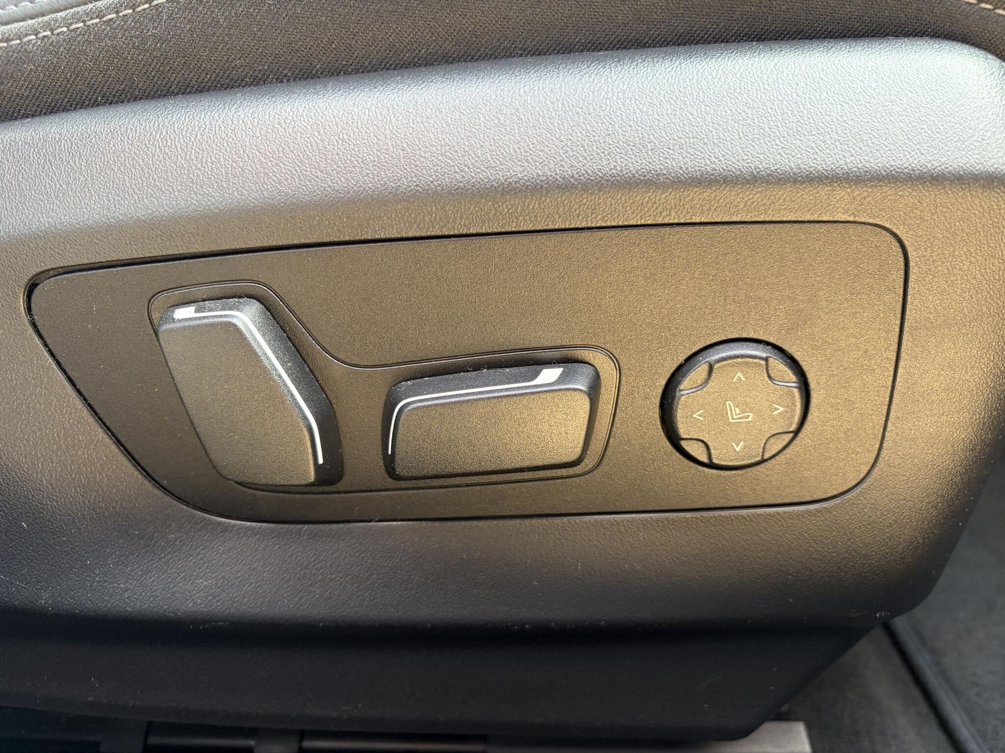 BMW 5 Series view 29