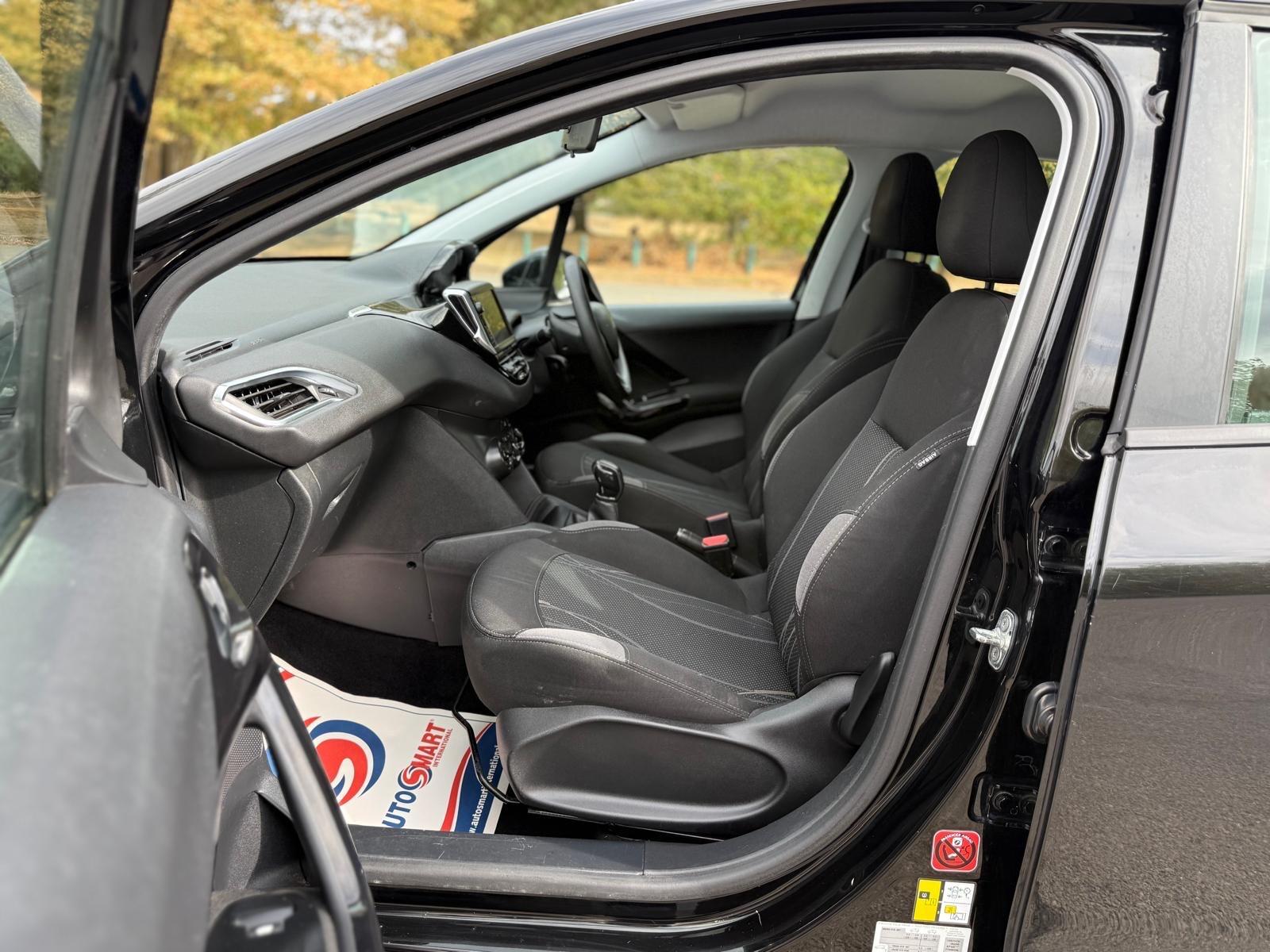 Peugeot 208 view 28