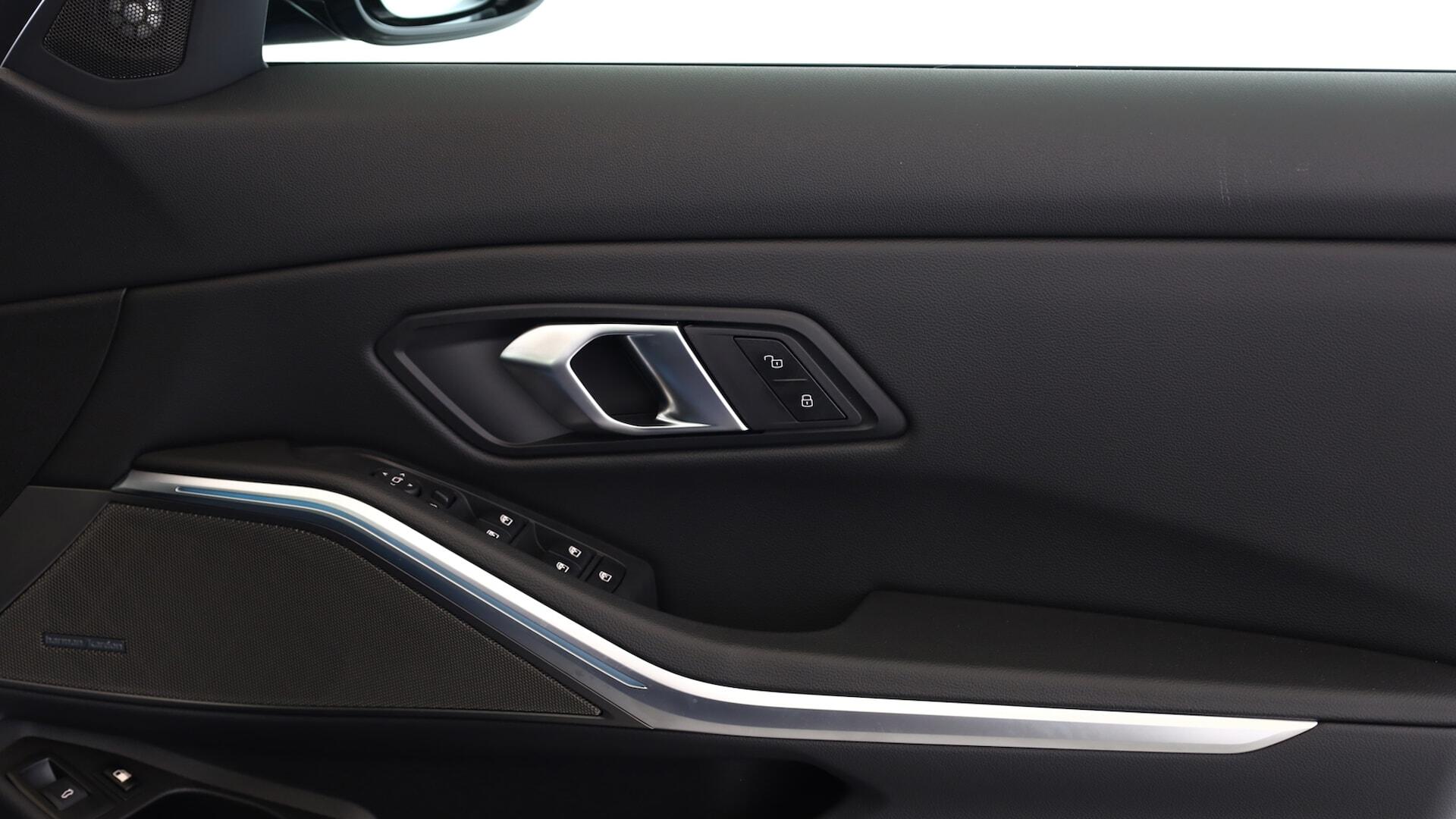 BMW 3 Series view 21