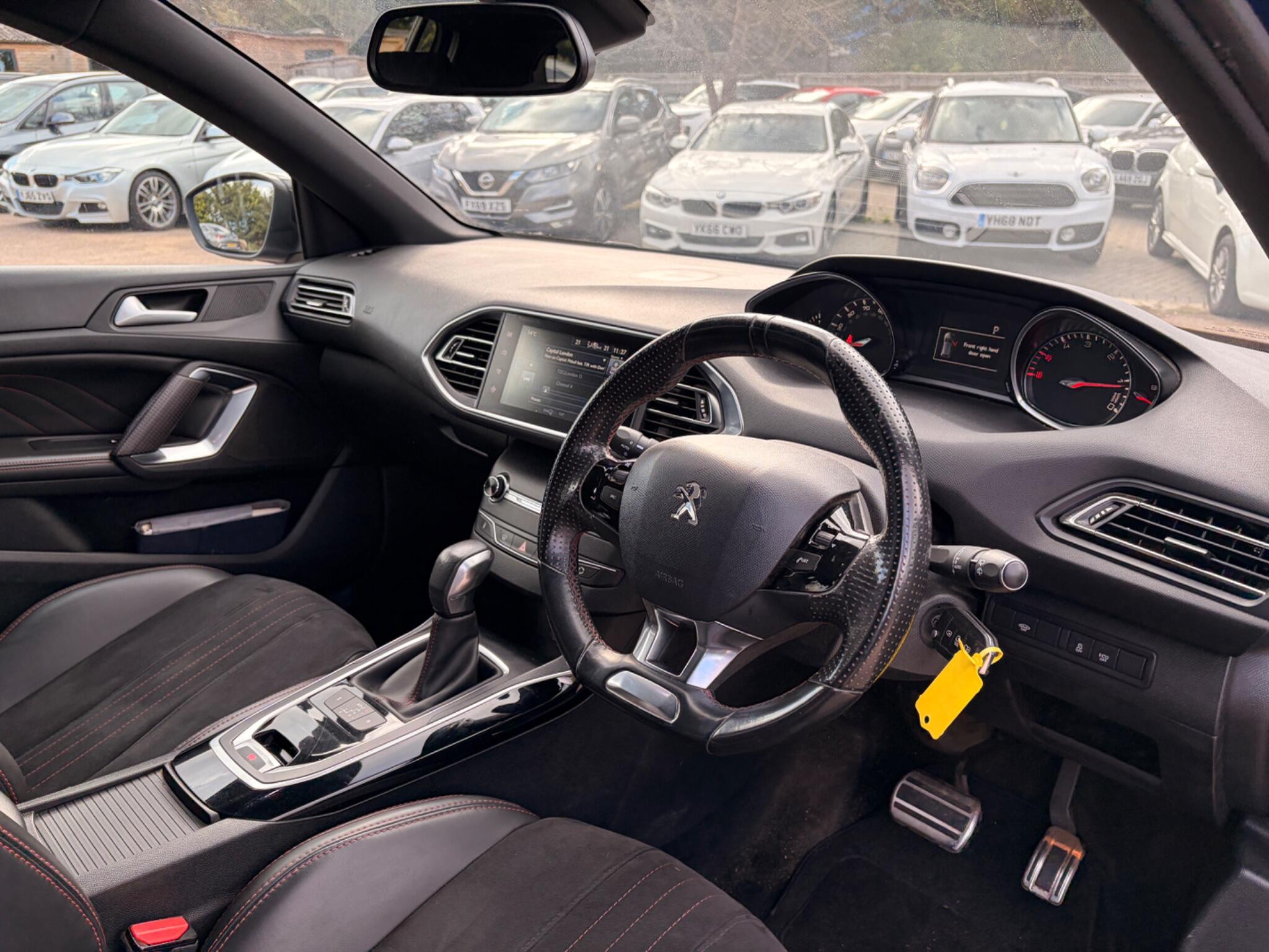 Peugeot 308 view 10