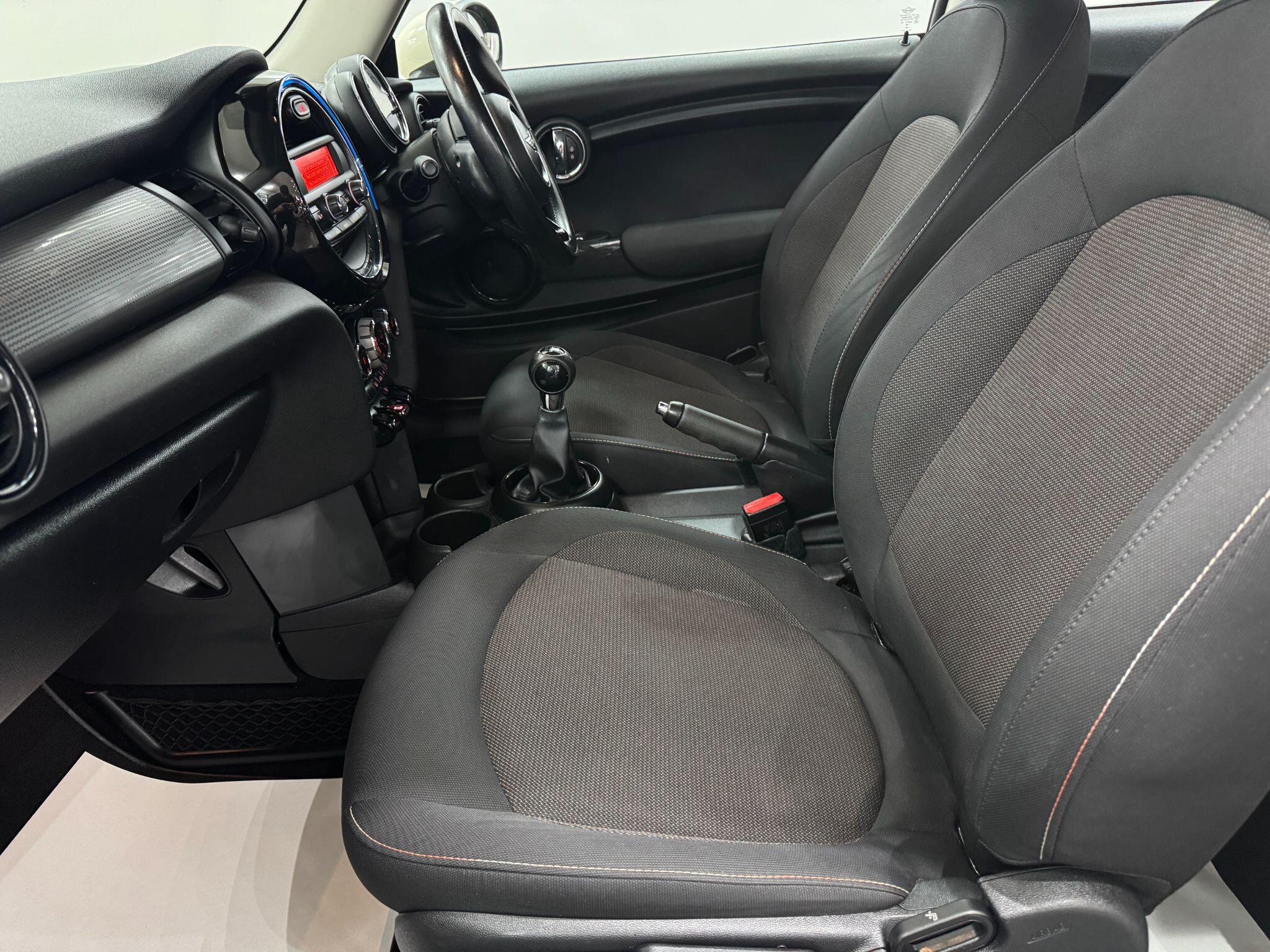 Mini Hatch view 41