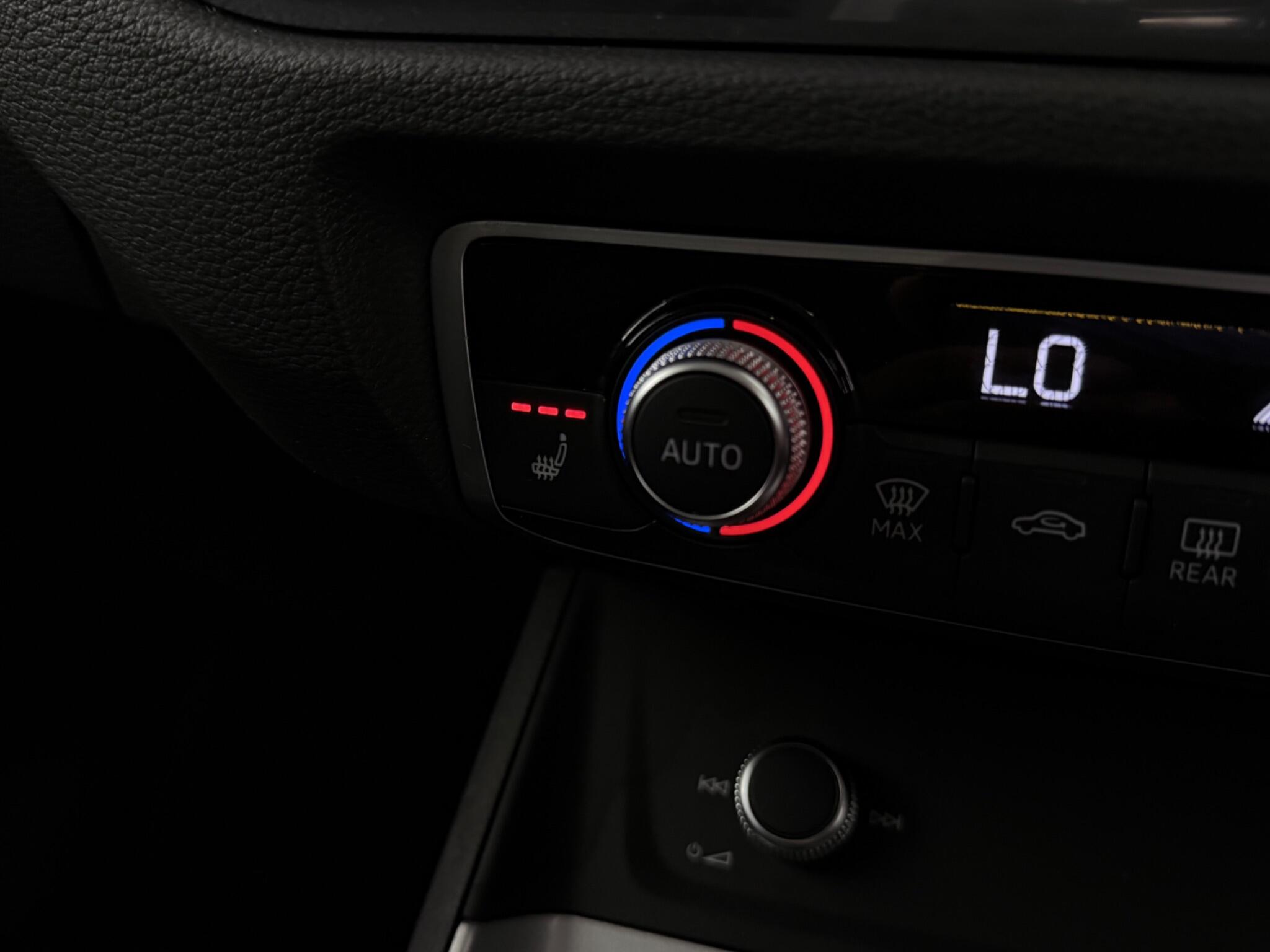 Audi Q3 view 23