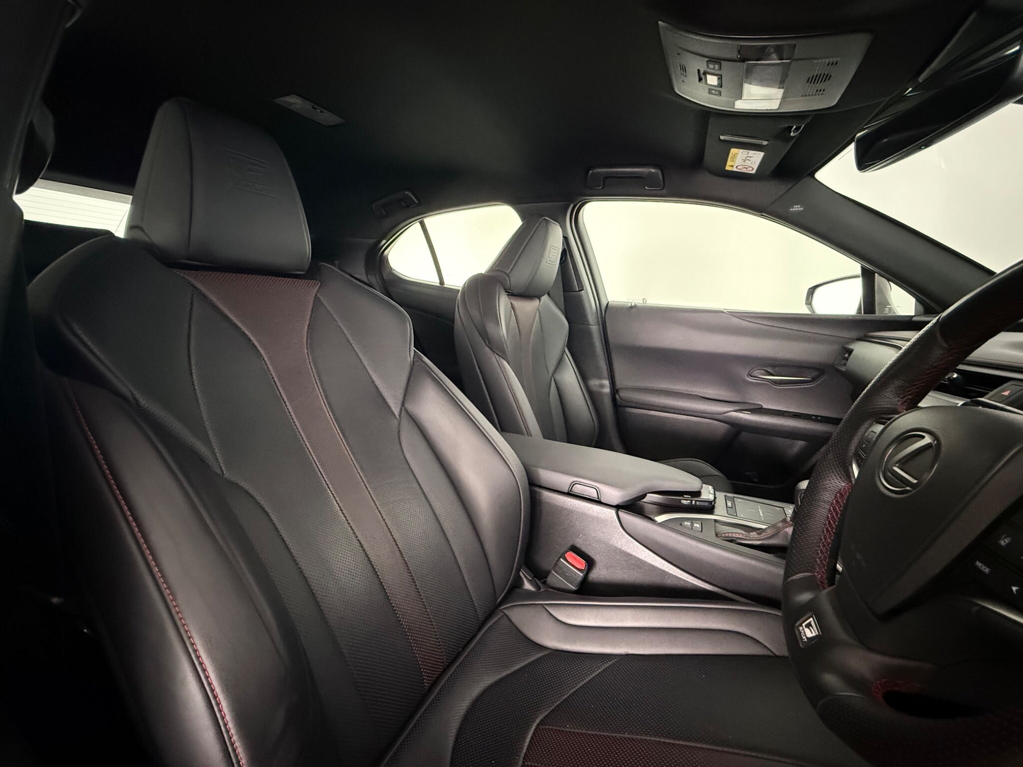 Lexus Ux view 32