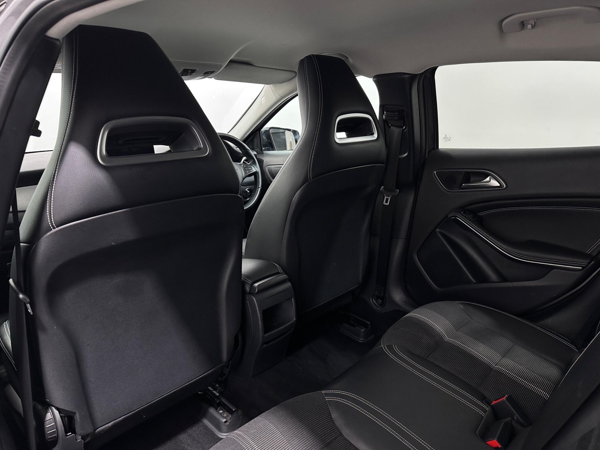 Mercedes-Benz Gla view 38