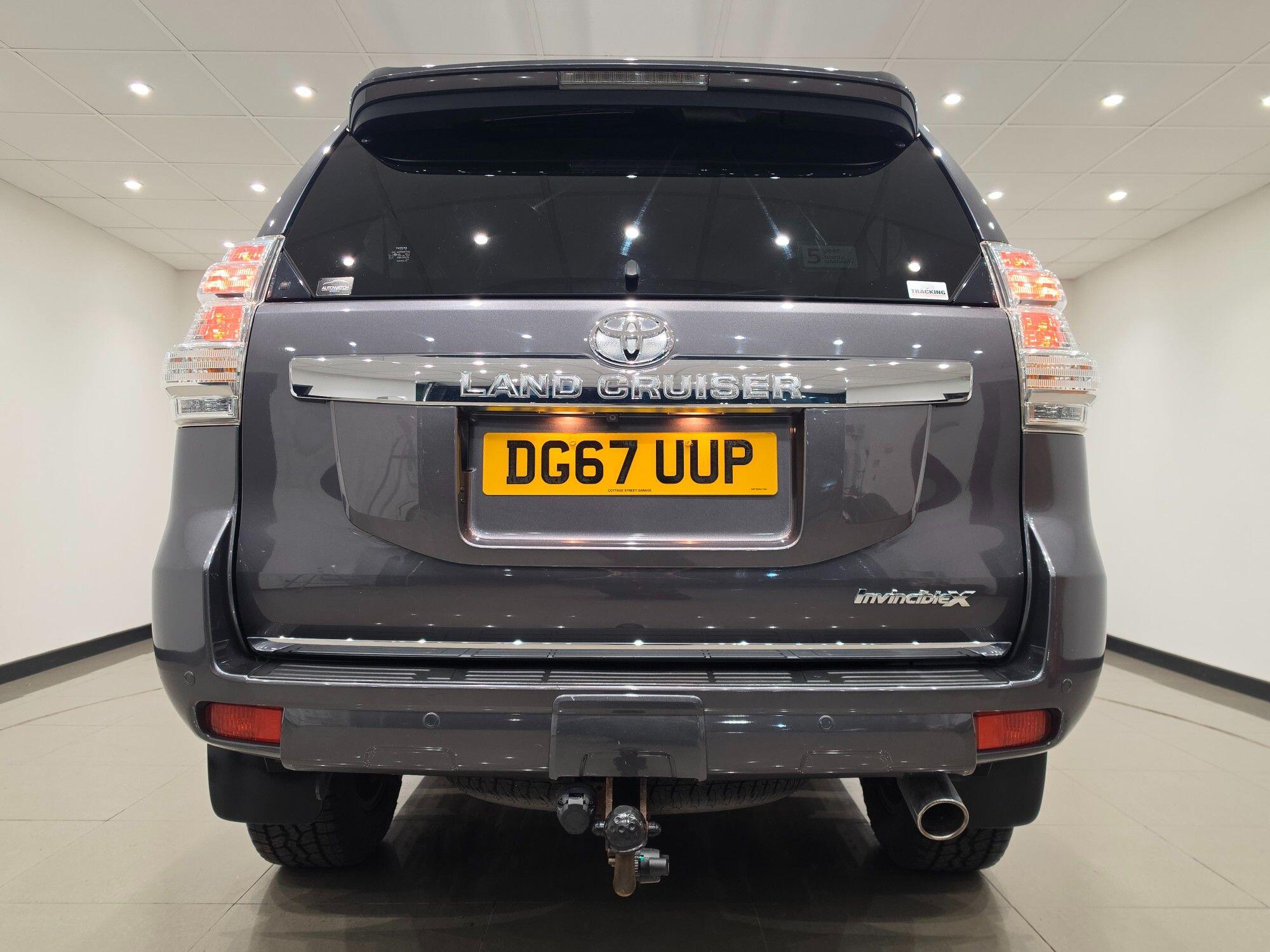 Toyota Land Cruiser view 14