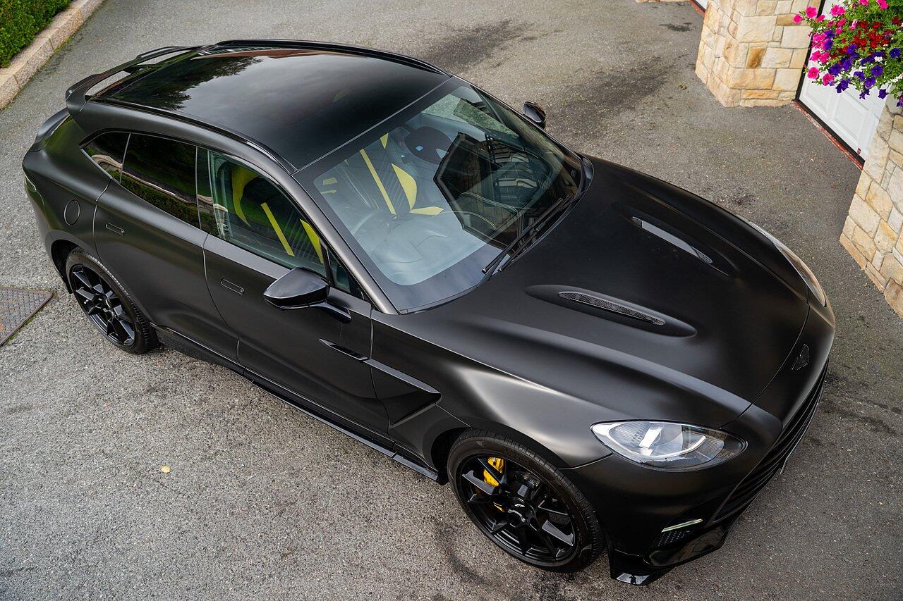 Aston Martin DBX view 26