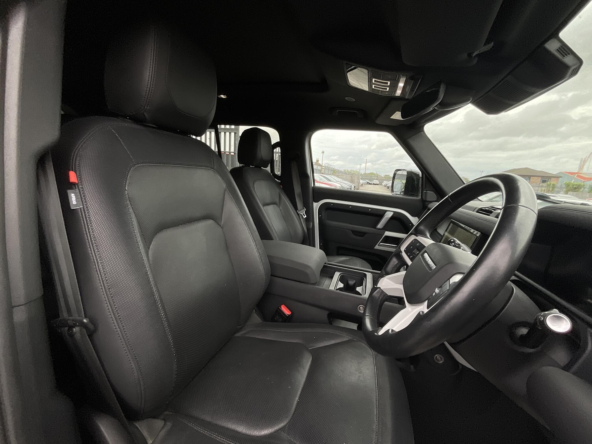 Land Rover Defender 110 view 8