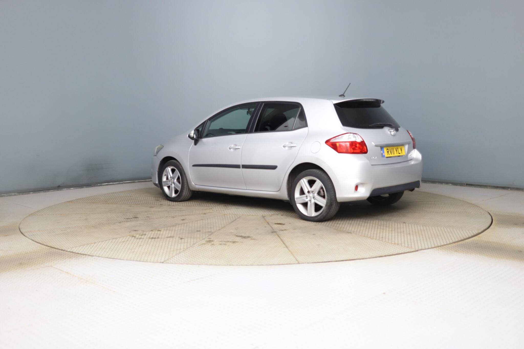 Toyota Auris view 5