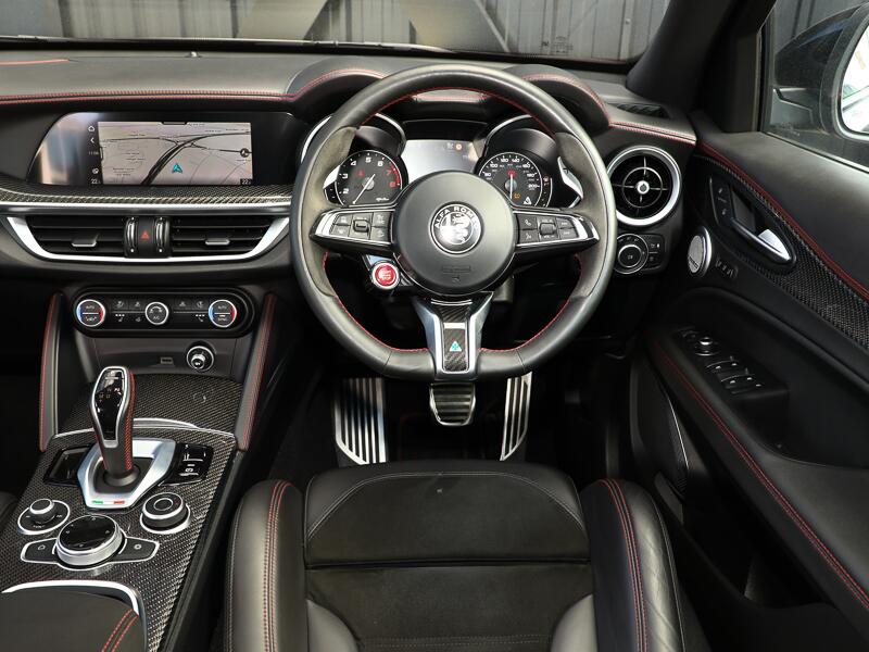 Alfa Romeo Stelvio view 7
