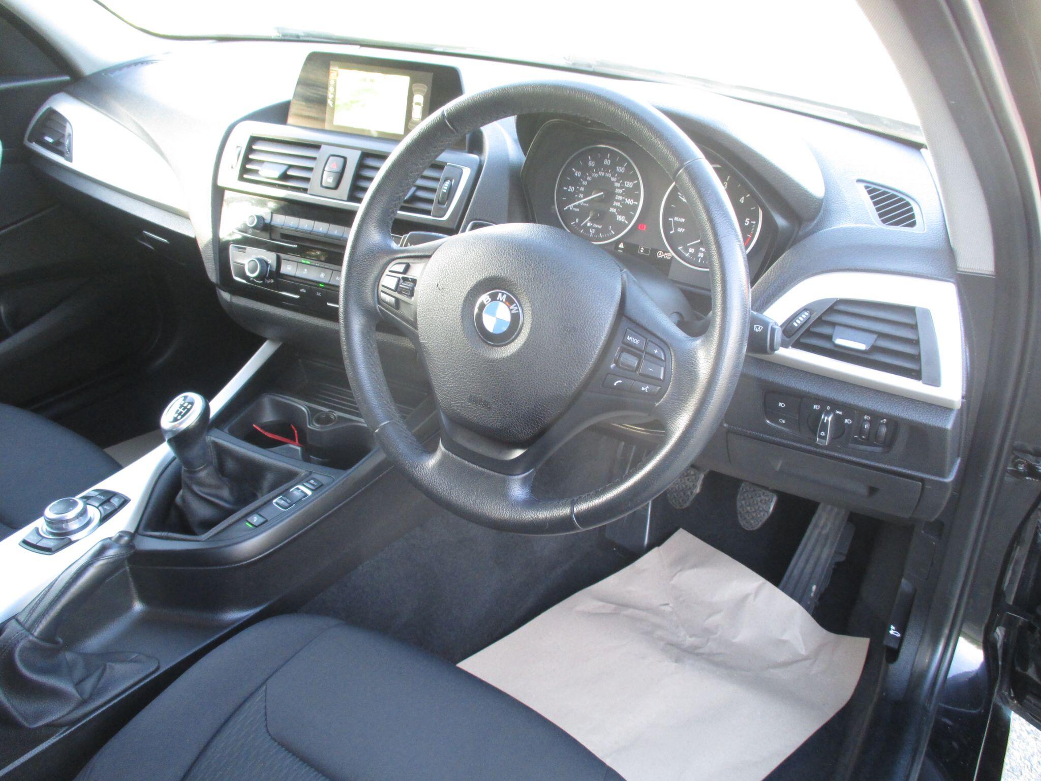BMW 1 Series view 24